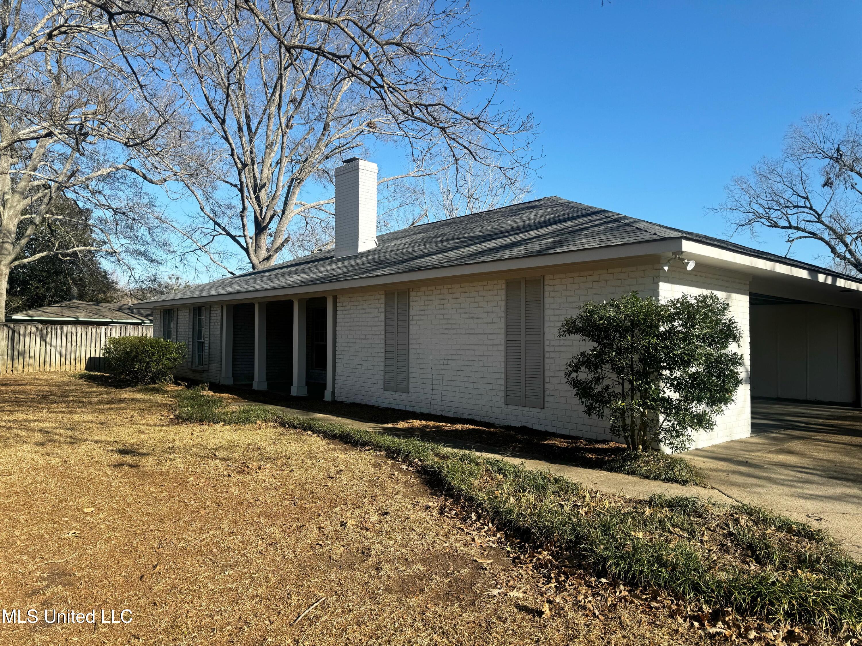 105 Arrowhead Drive