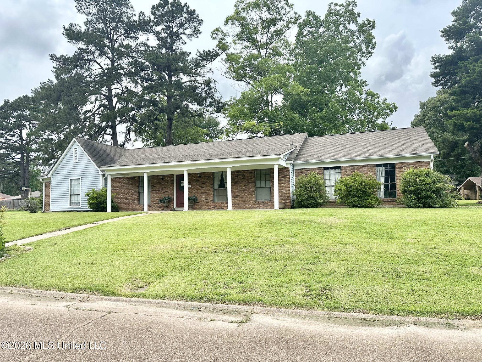 116 Rollingwood Drive