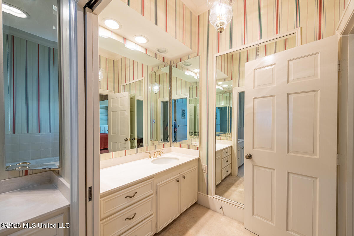 157 Par Rd 1b-94 - Lakeshore Drive