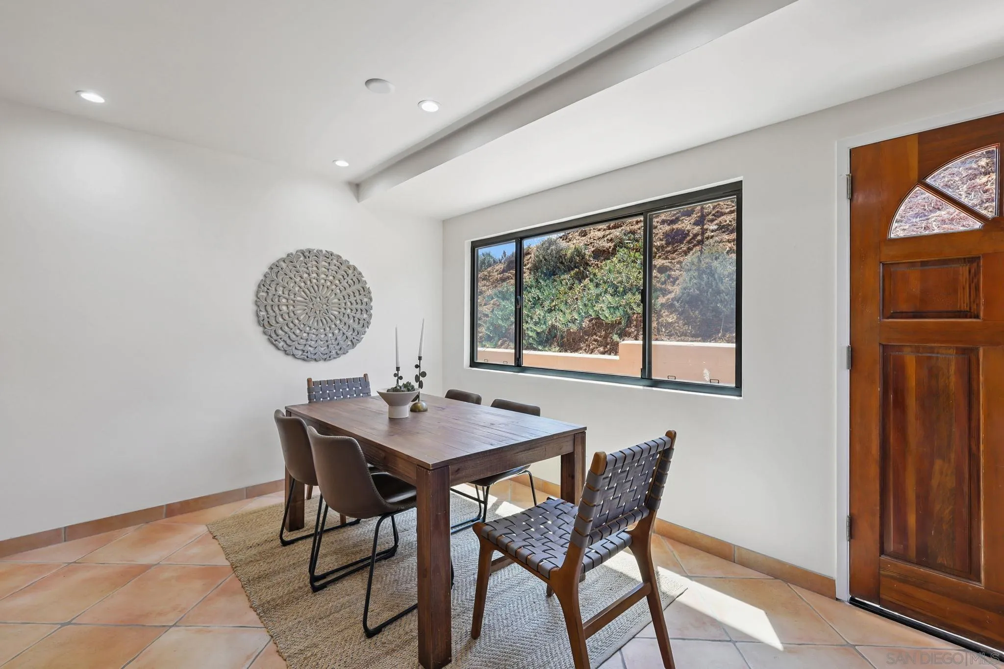 974 Via Hillview