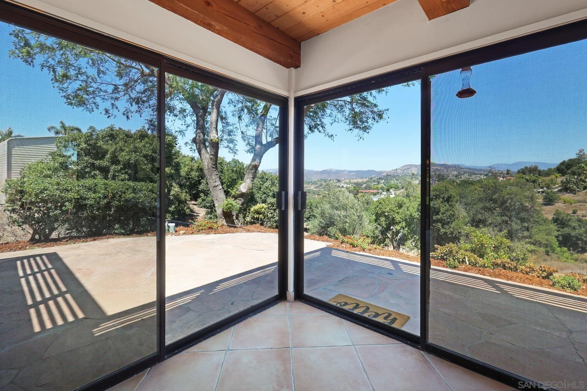 974 Via Hillview