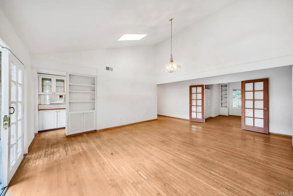 2667 Caminito Prado