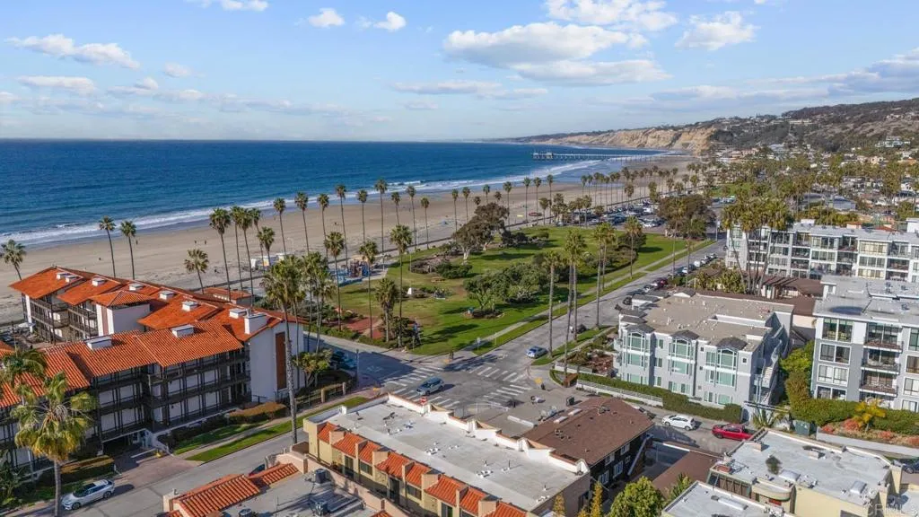 2667 Caminito Prado