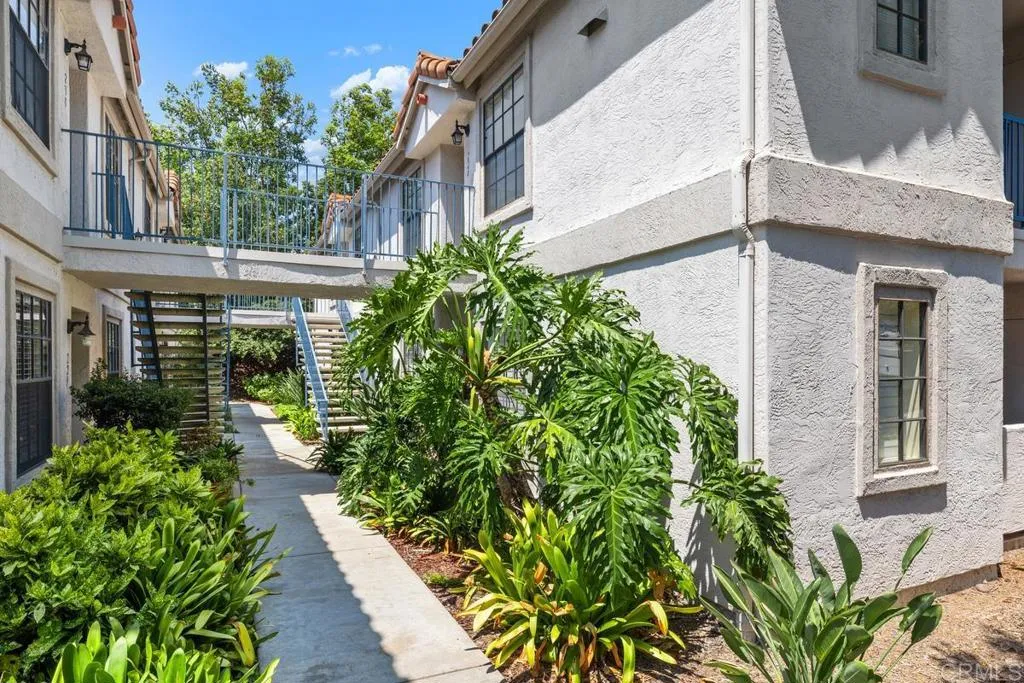 10337 Azuaga Street Unit 218
