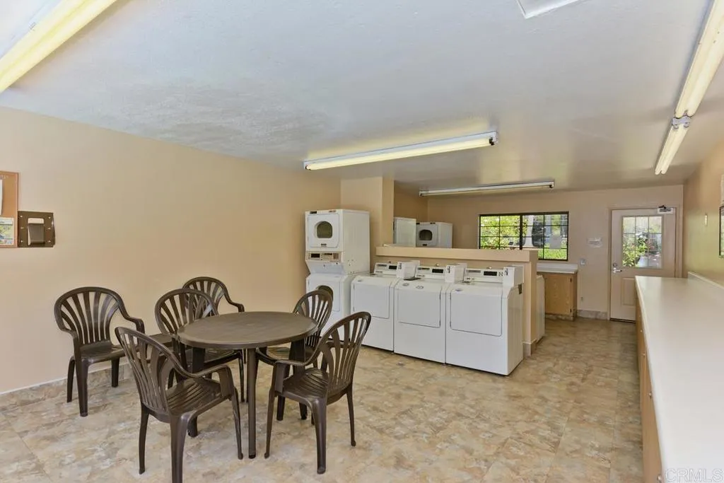 10337 Azuaga Street Unit 218