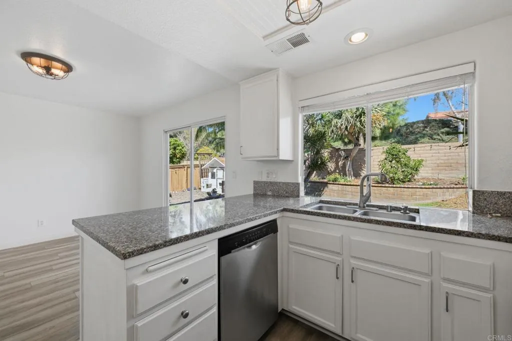 1692 Harbor Dr