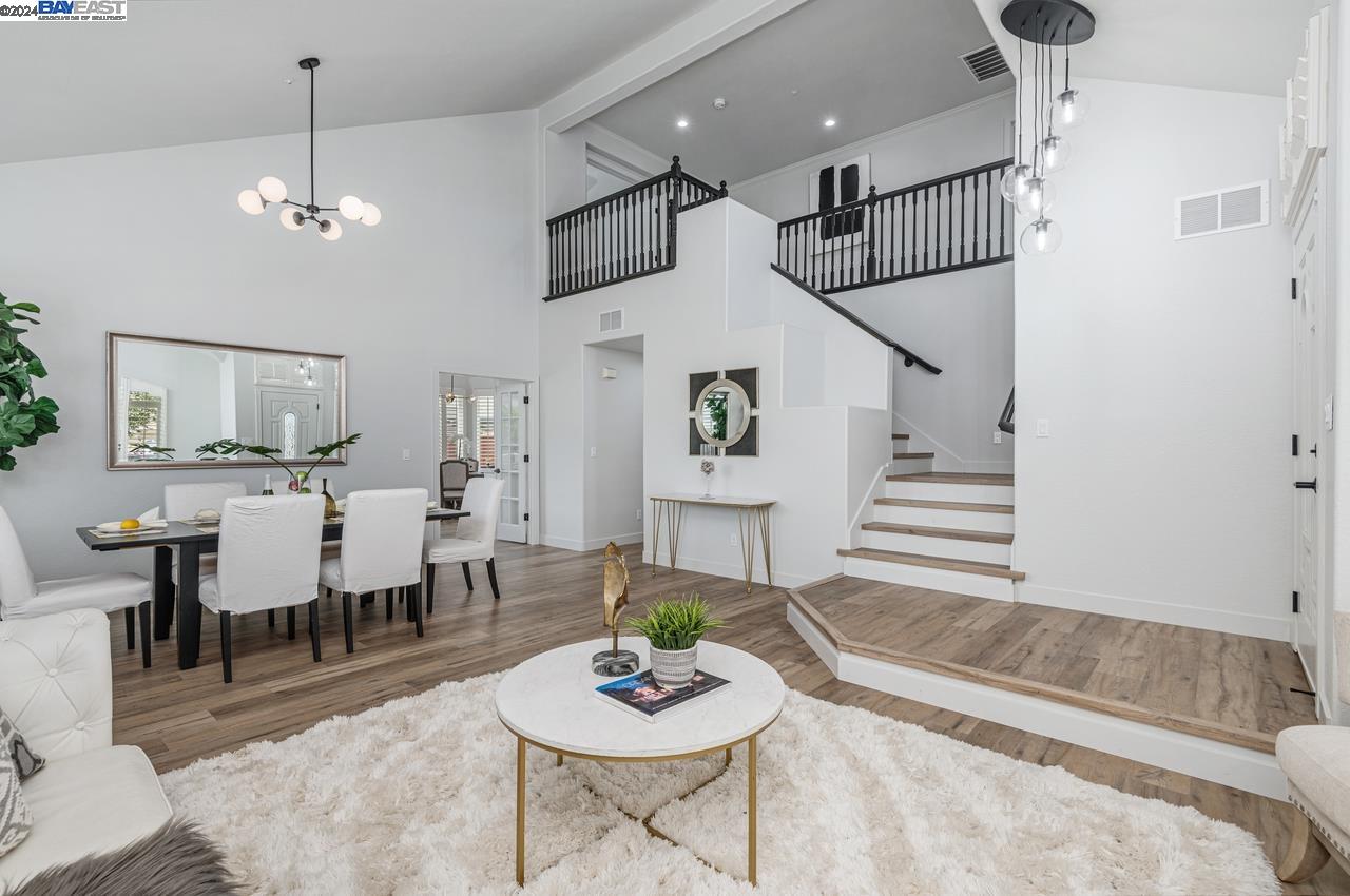 2436 Andrew Ct
