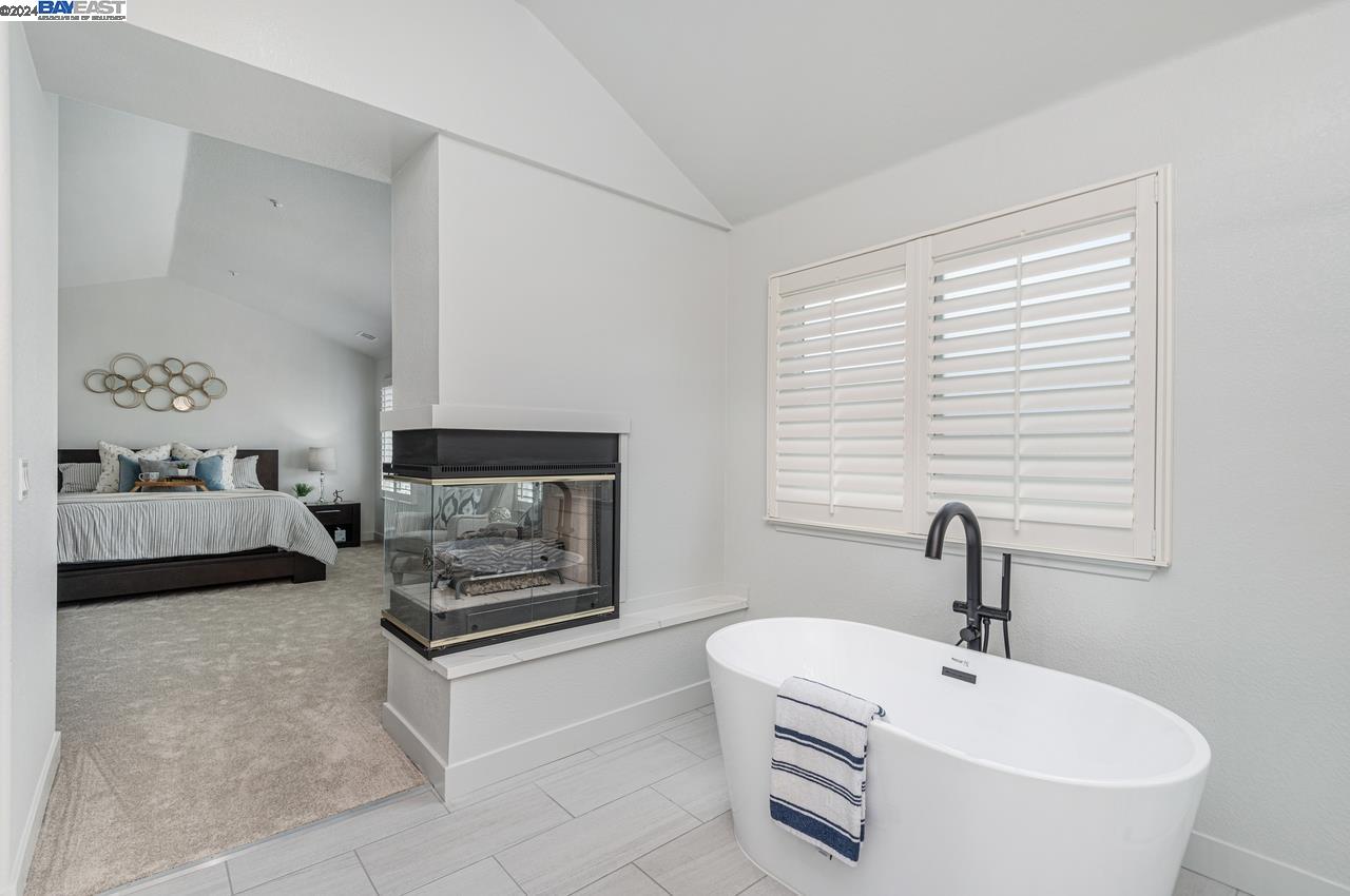 2436 Andrew Ct