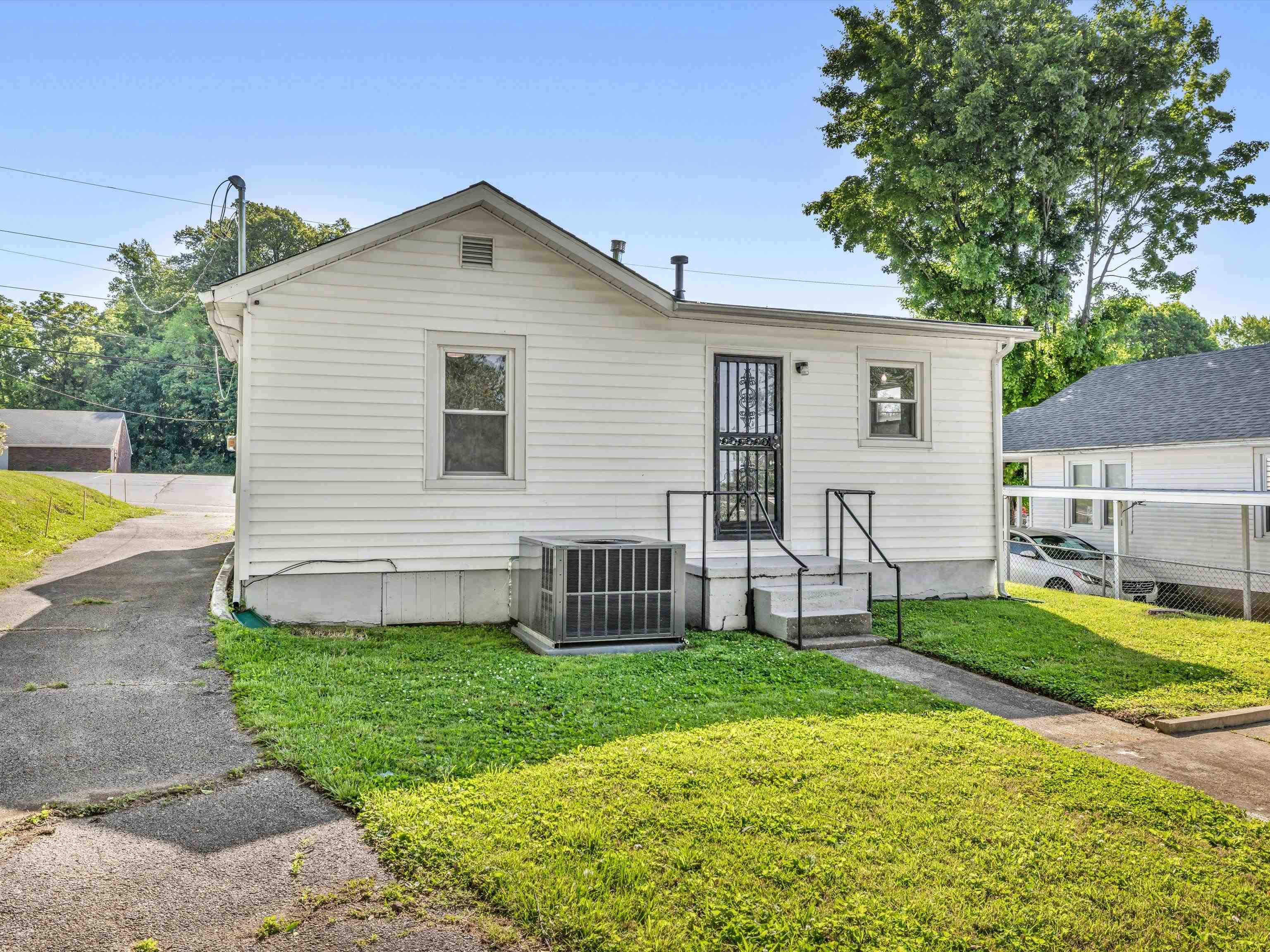 2004 Prince Ave