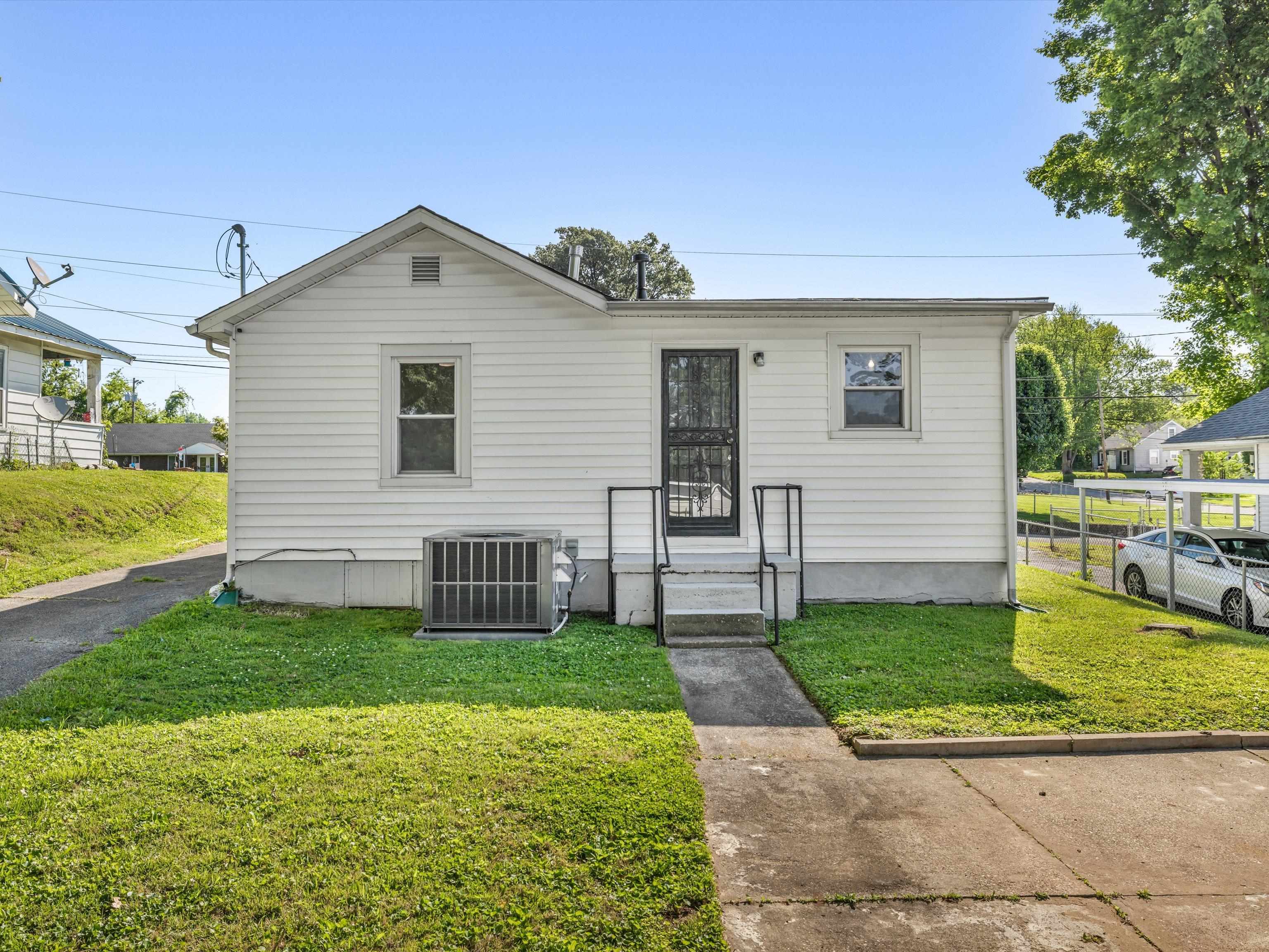 2004 Prince Ave