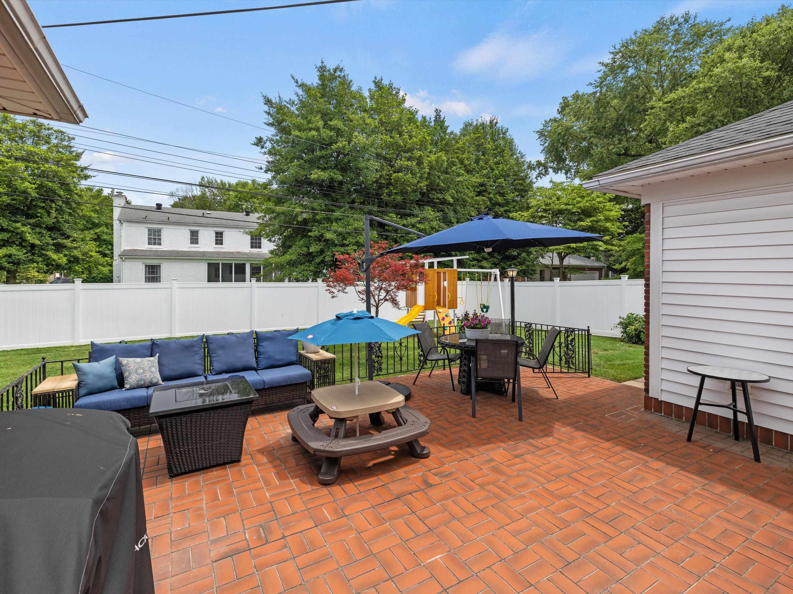 2521 Mayfair Ave