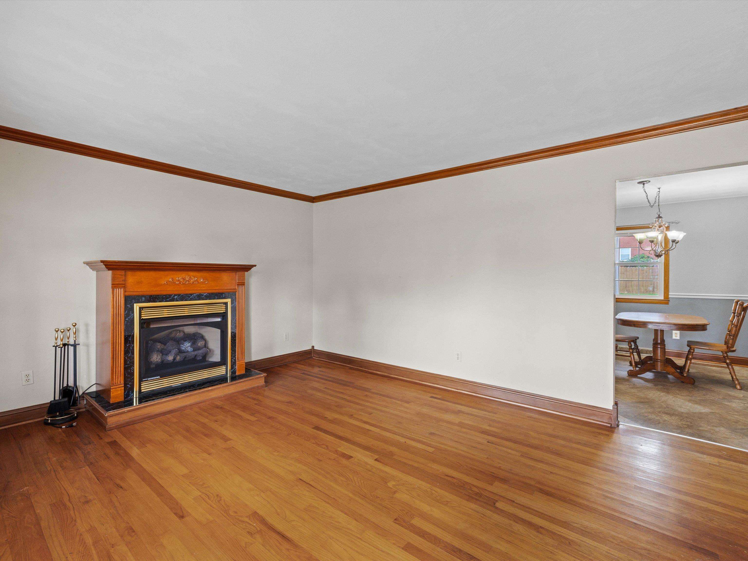 2925 Plymouth Pl