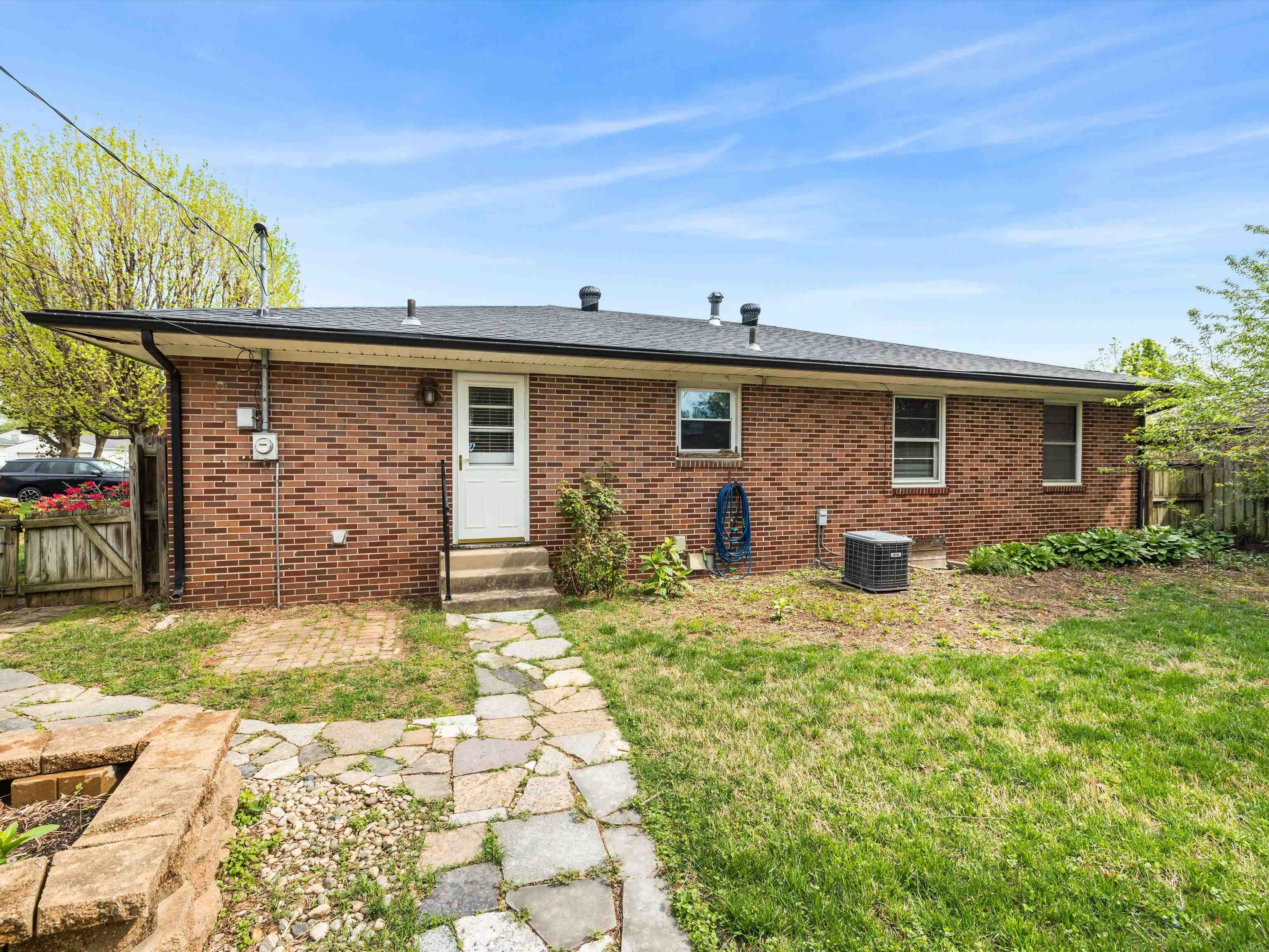 1742 Mohawk Dr