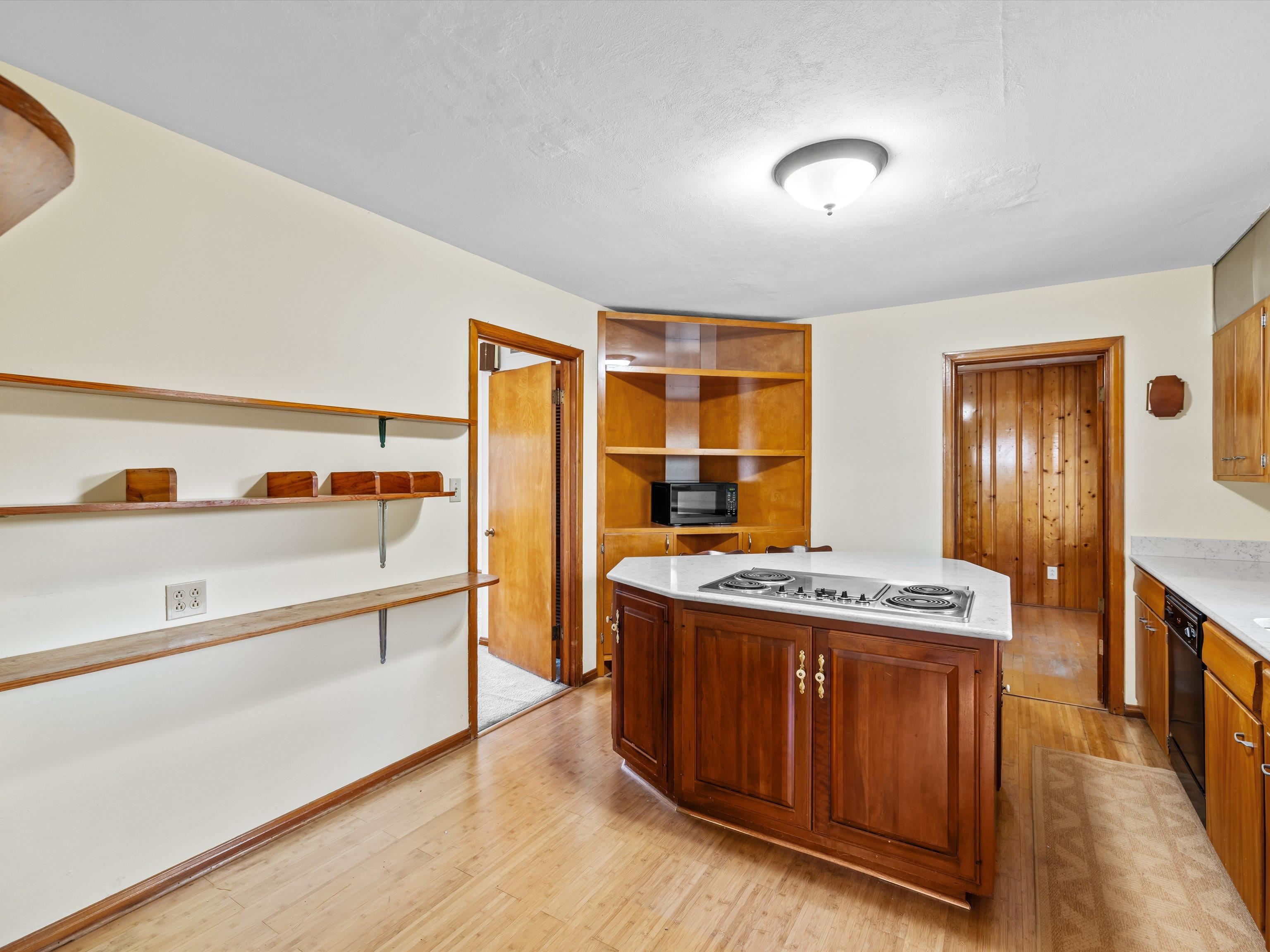1742 Mohawk Dr