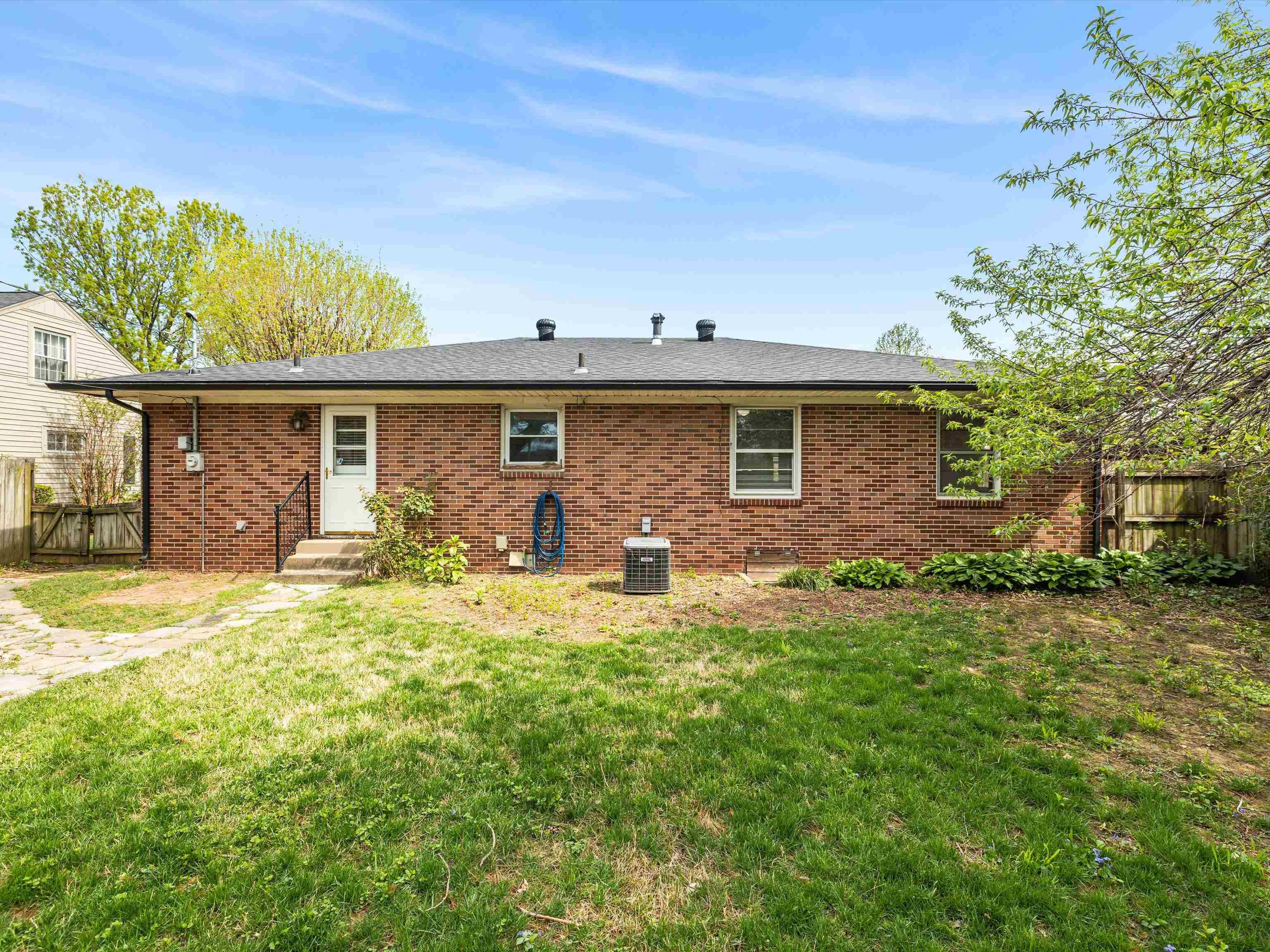 1742 Mohawk Dr