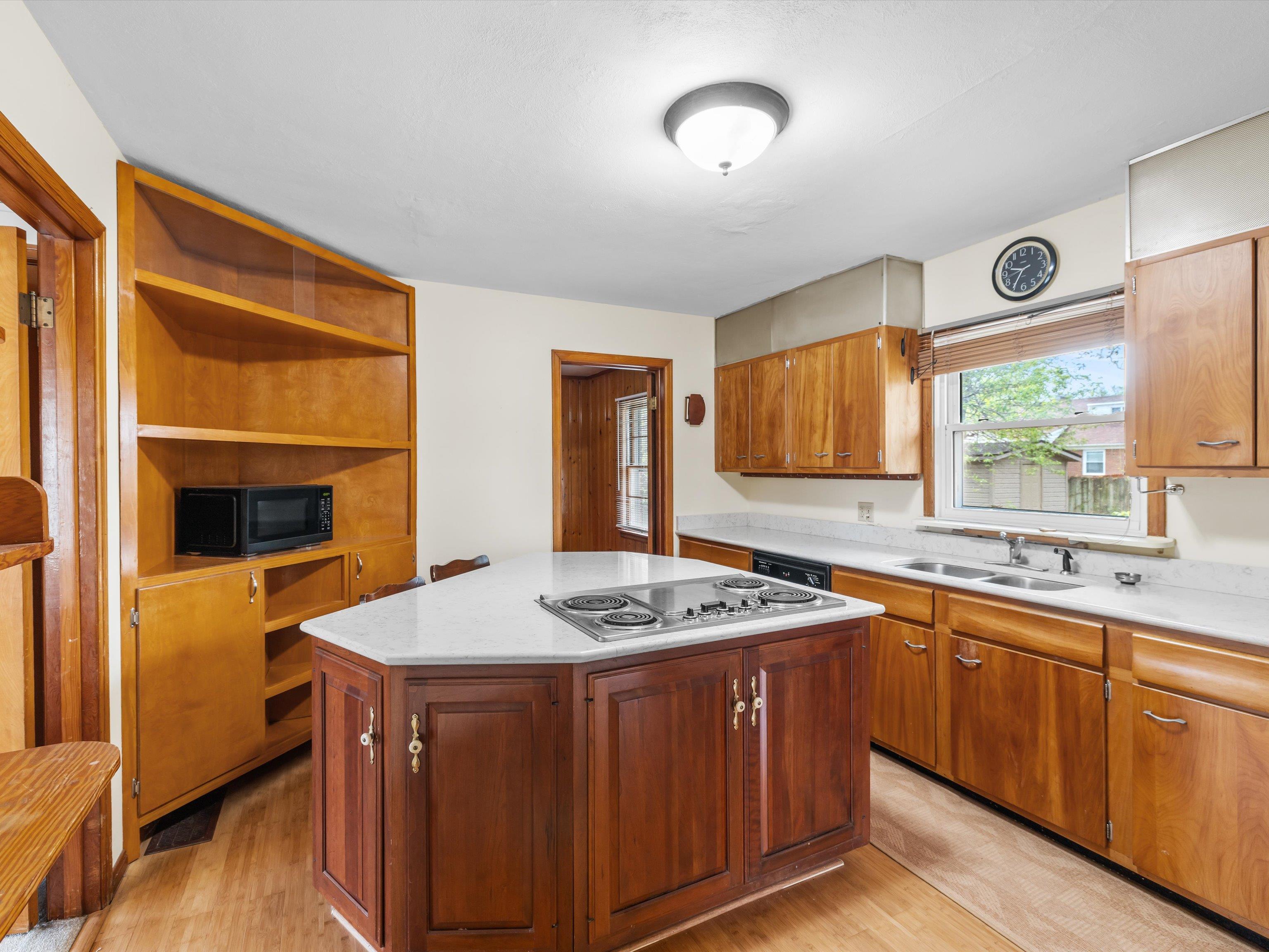 1742 Mohawk Dr