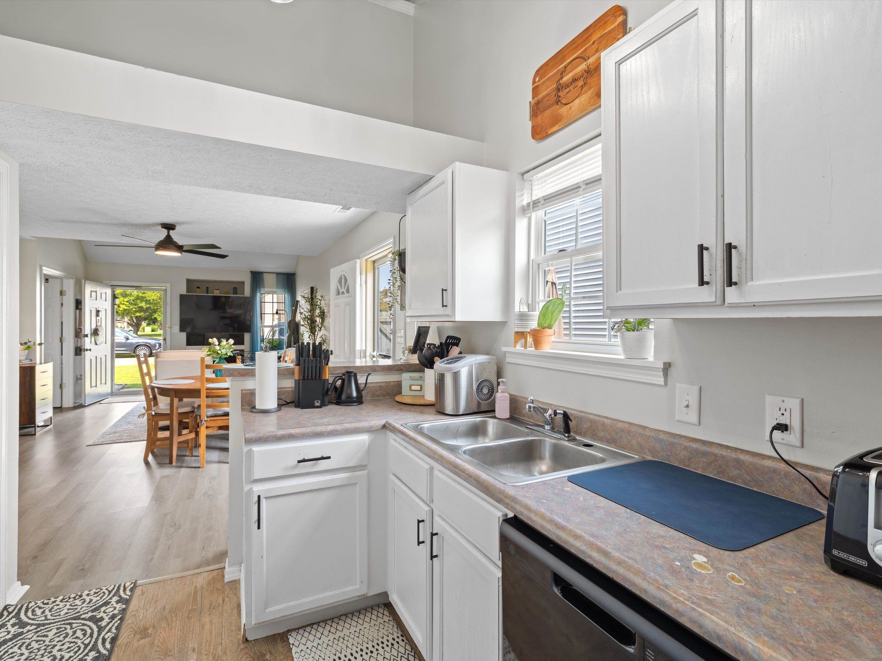 2637 Wisteria Gardens