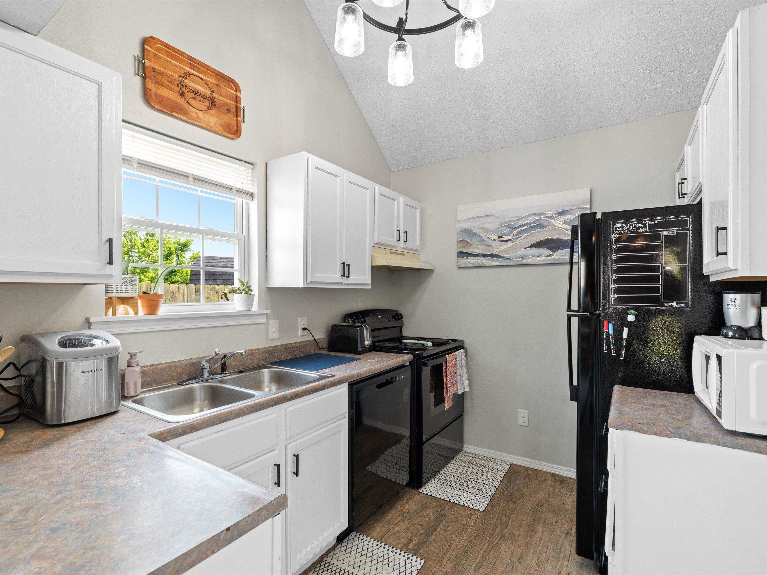 2637 Wisteria Gardens