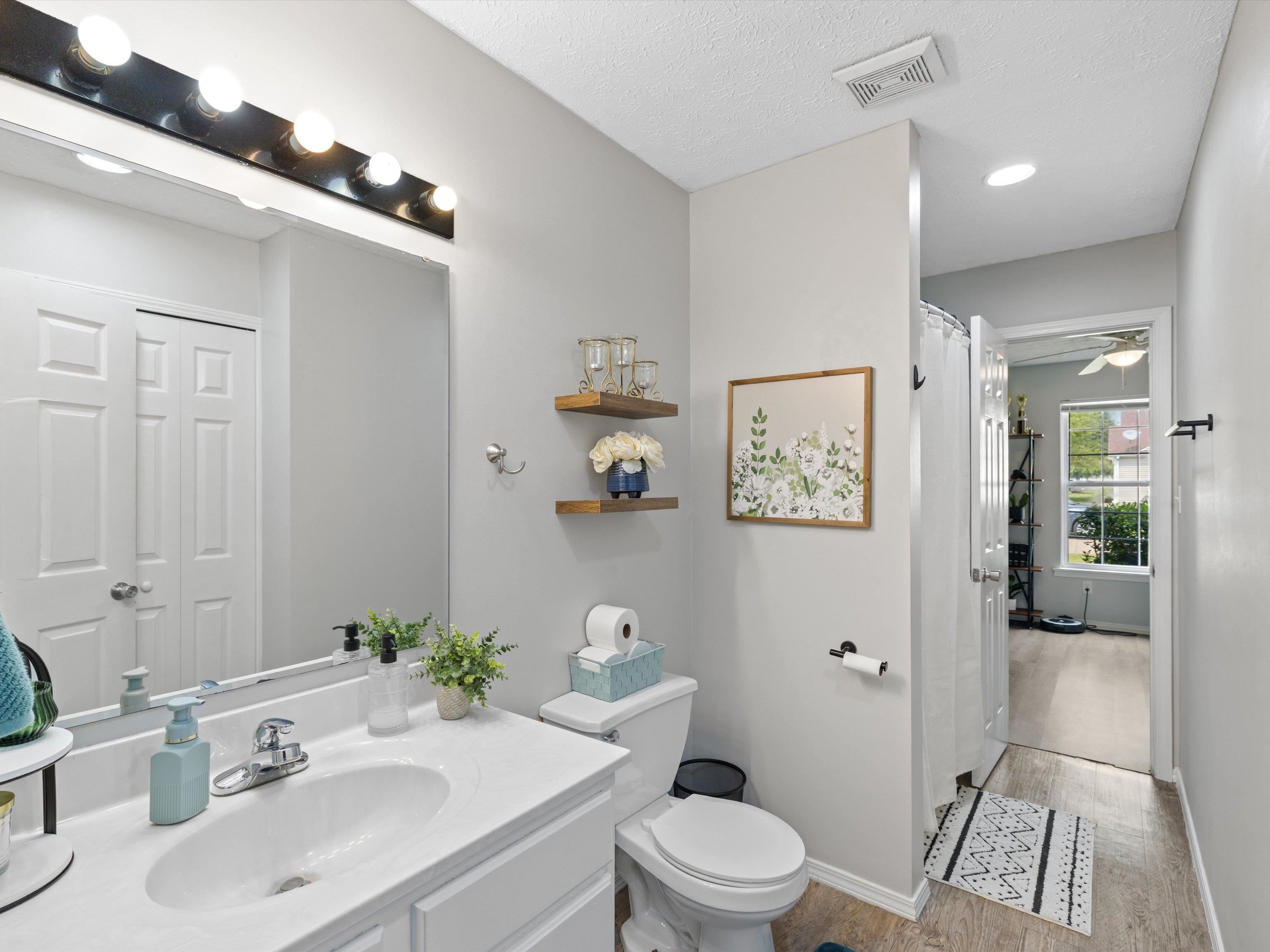 2637 Wisteria Gardens