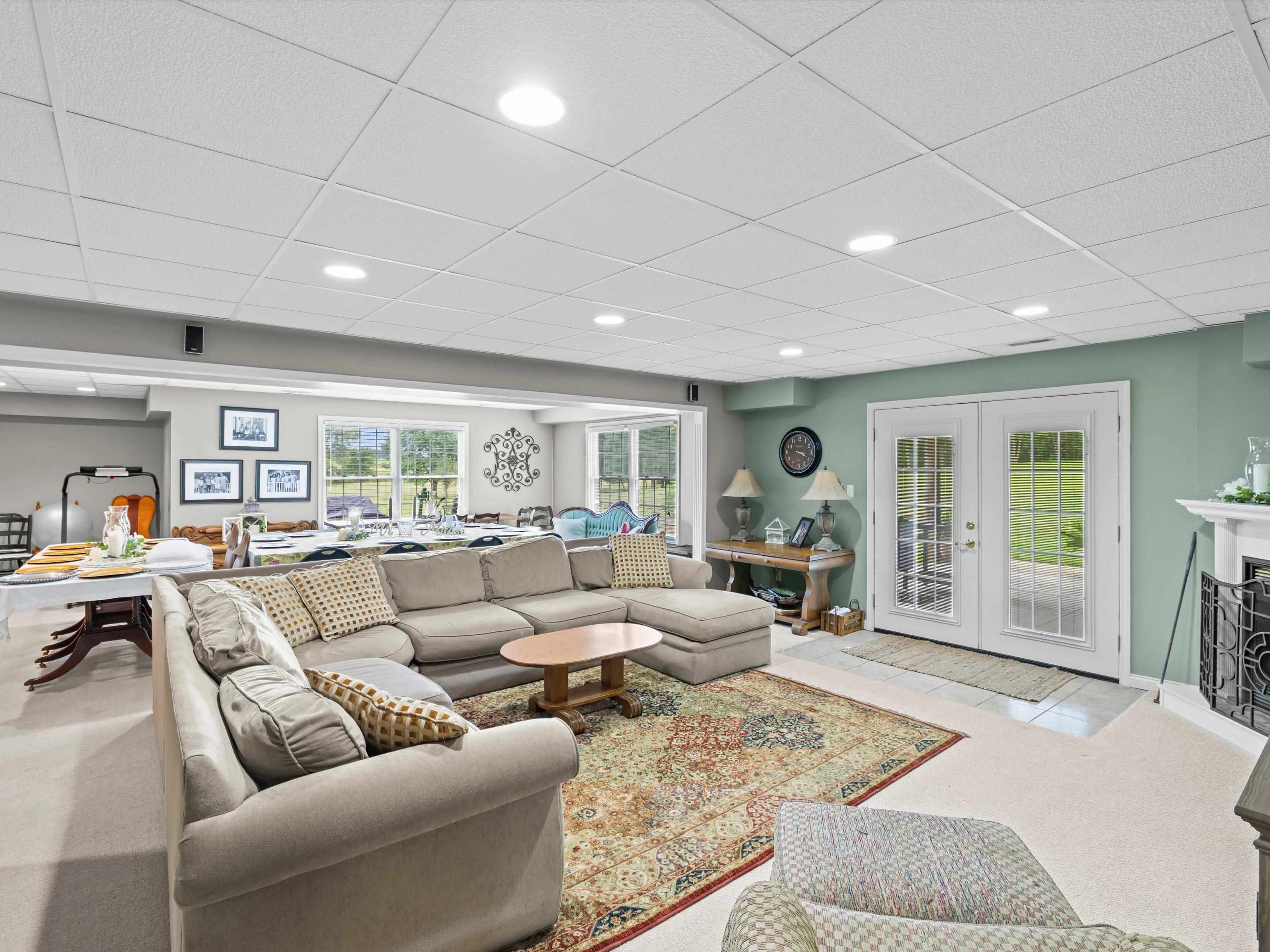 4884 Oak Meadow Ct