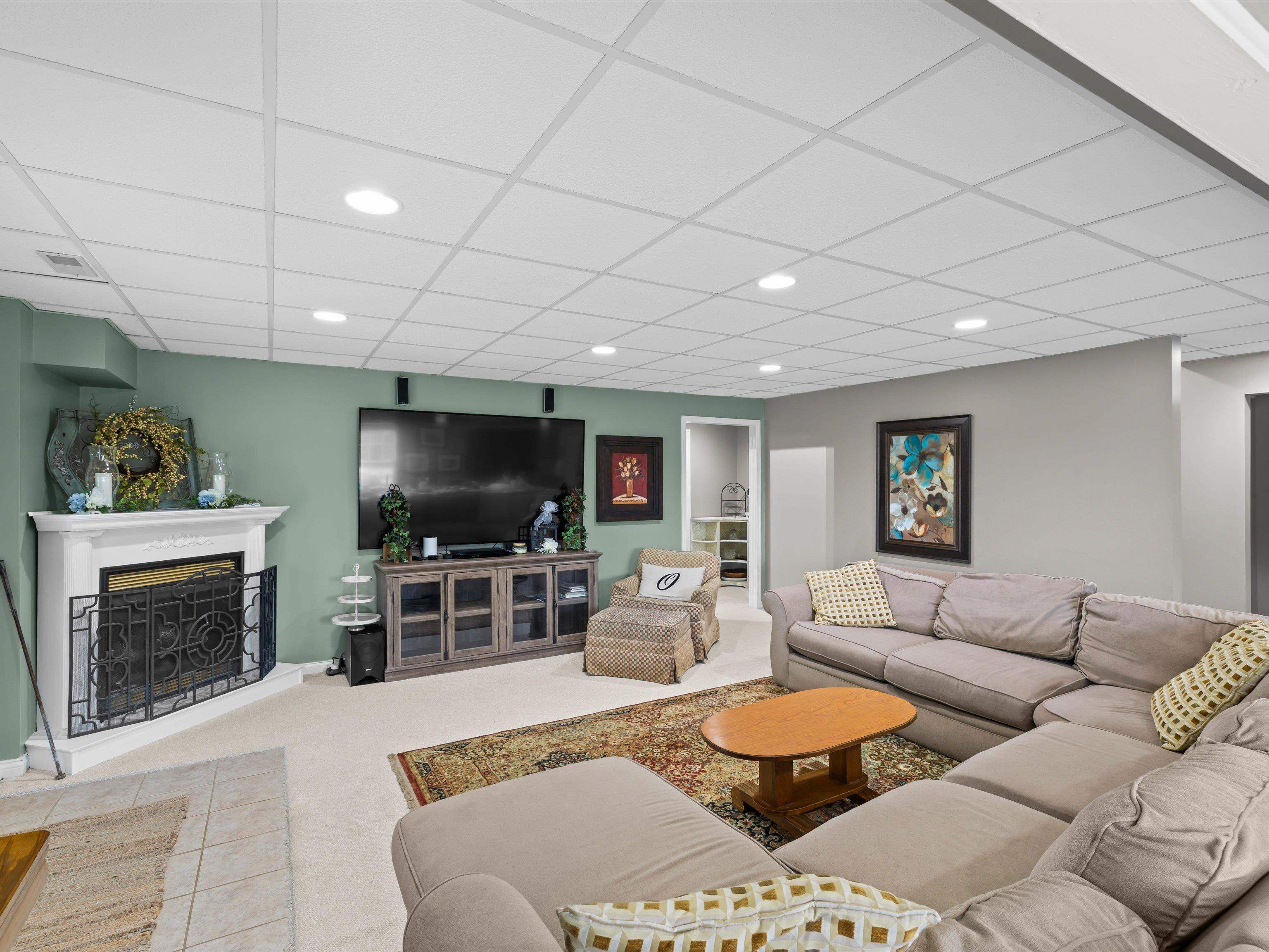 4884 Oak Meadow Ct