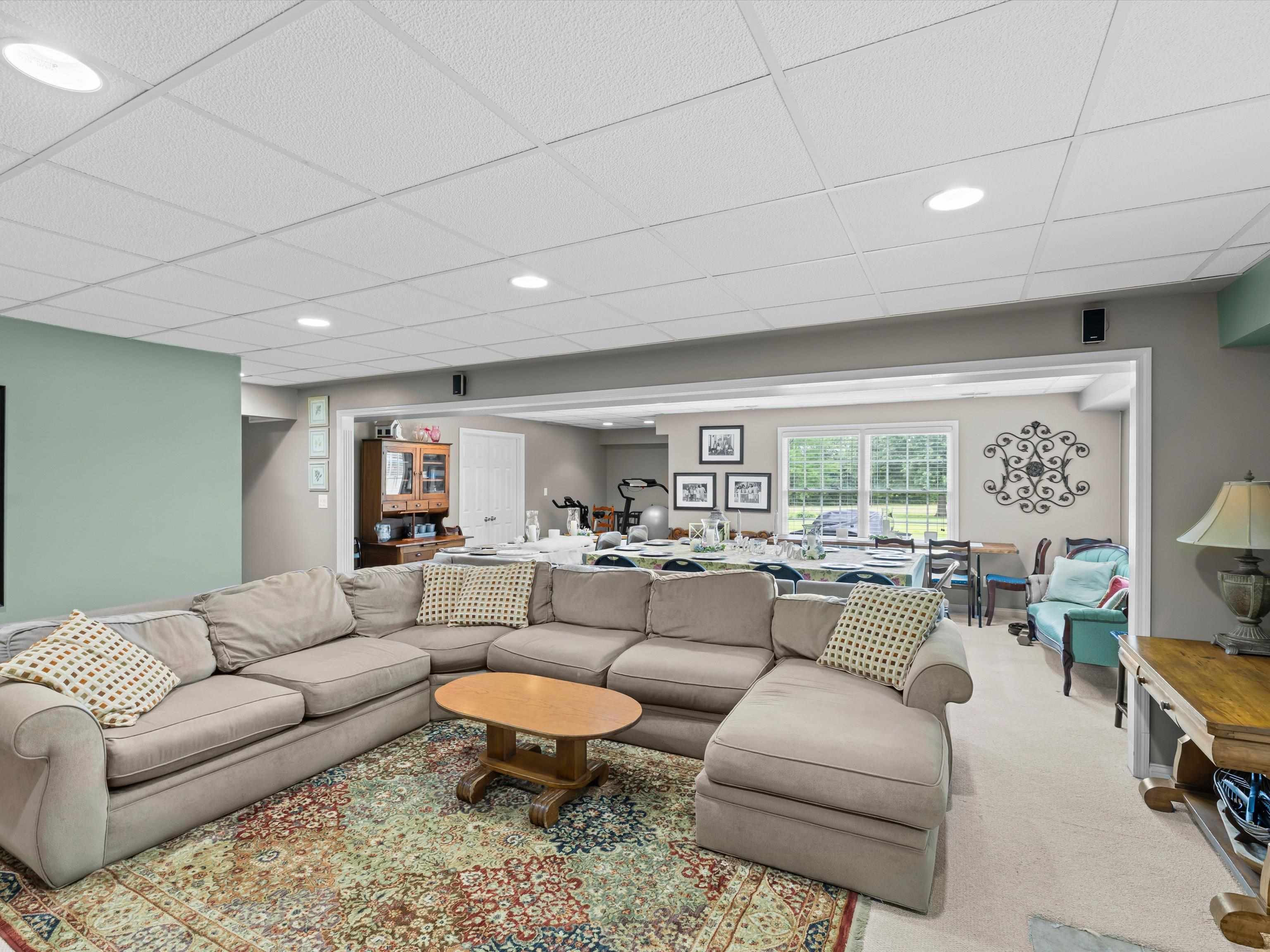 4884 Oak Meadow Ct