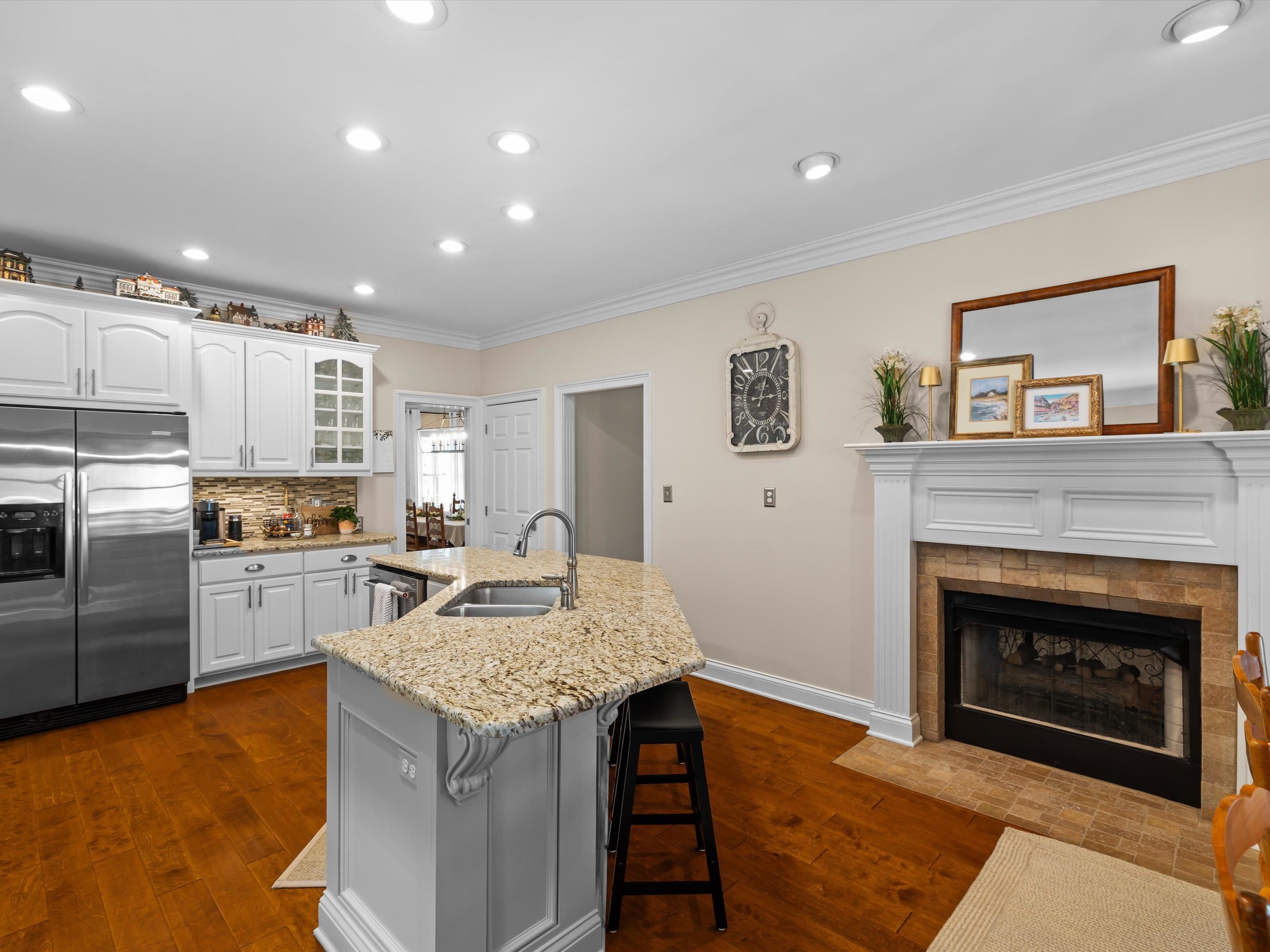 4884 Oak Meadow Ct