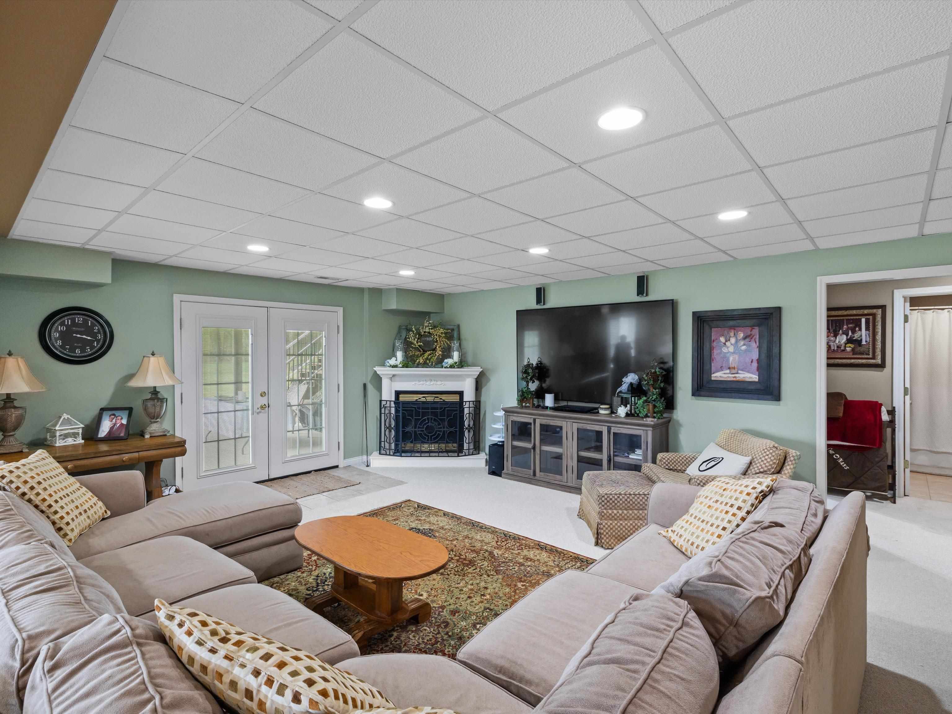 4884 Oak Meadow Ct