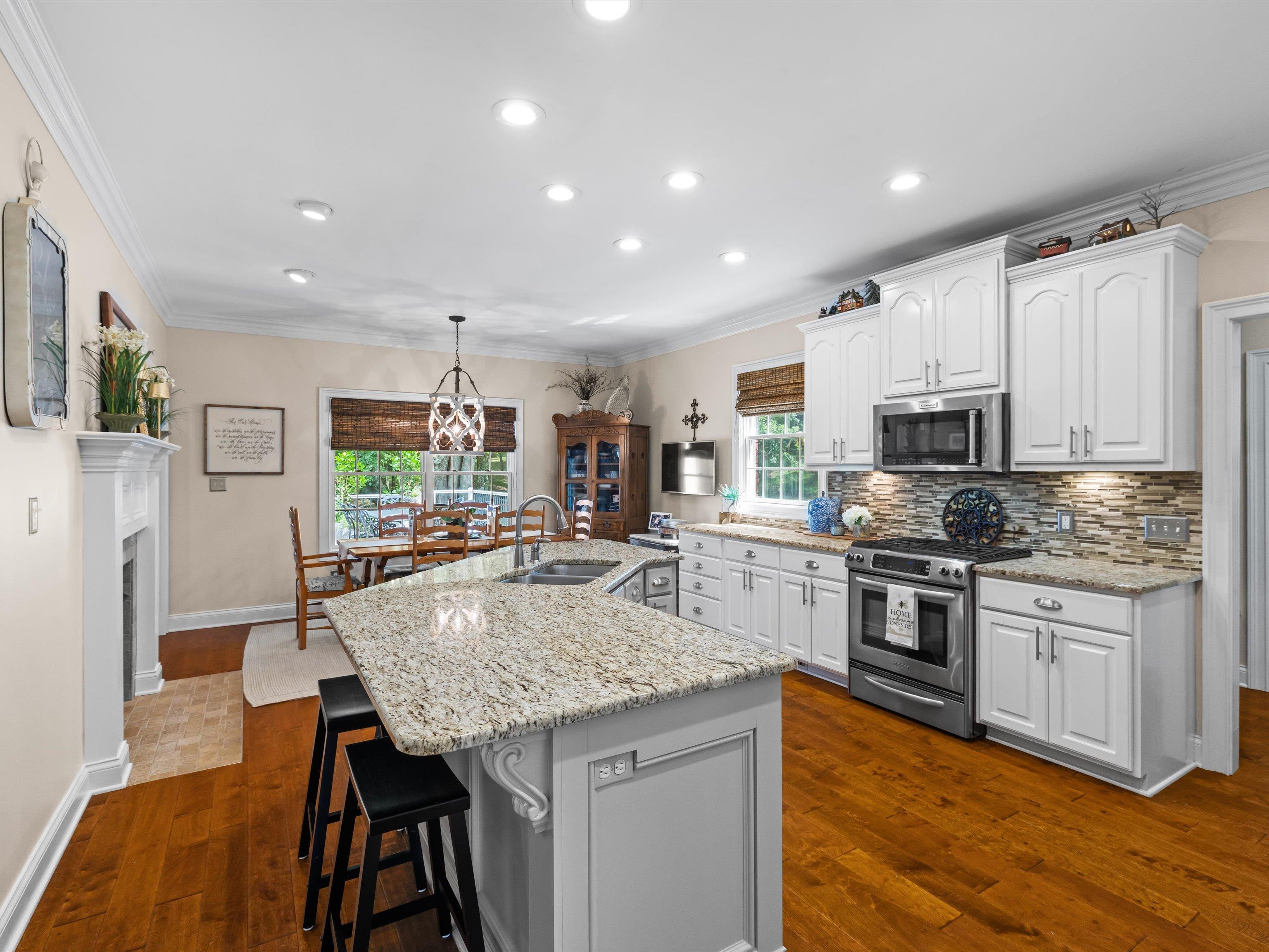 4884 Oak Meadow Ct