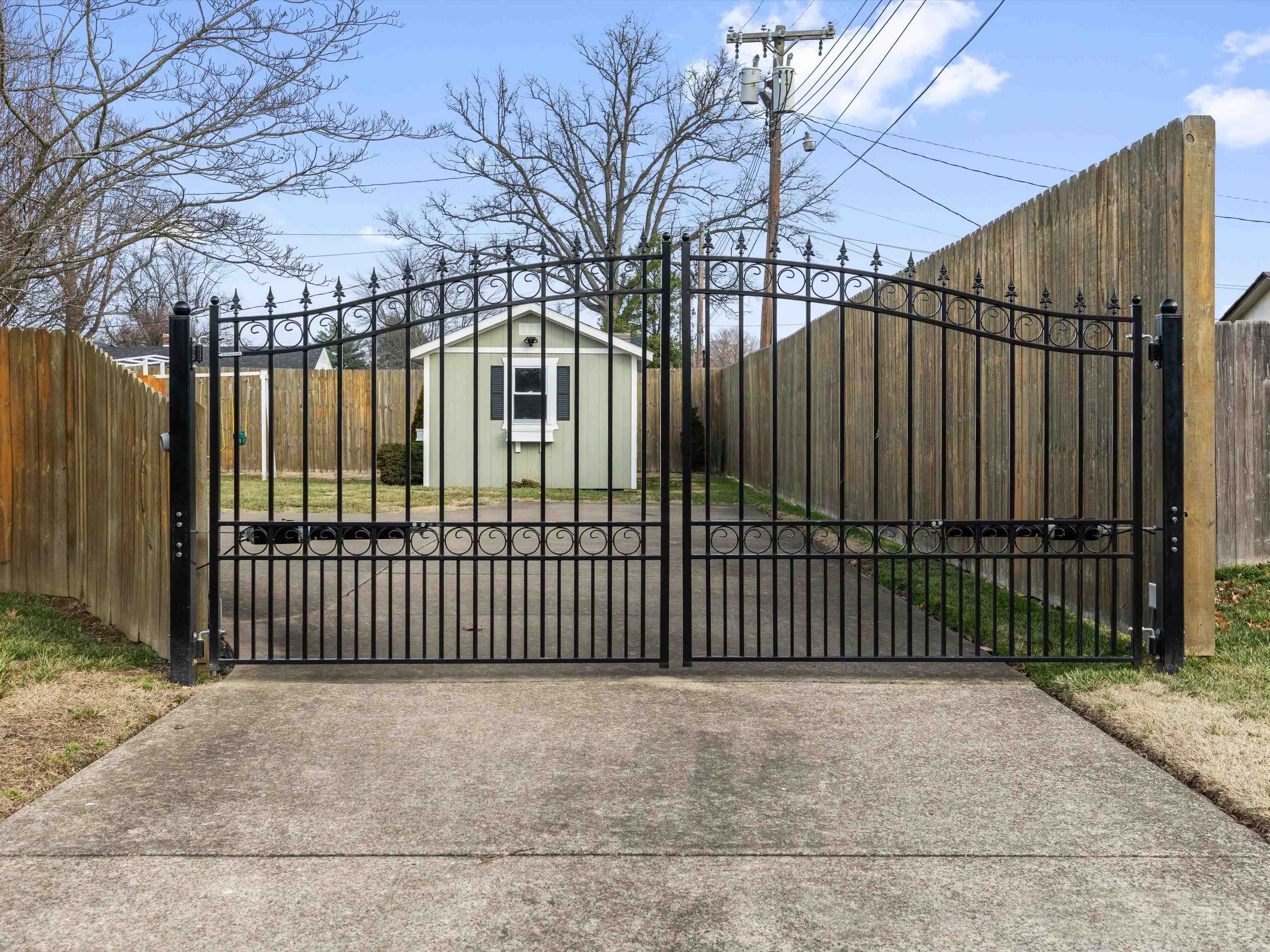 3435 S Griffith Ave