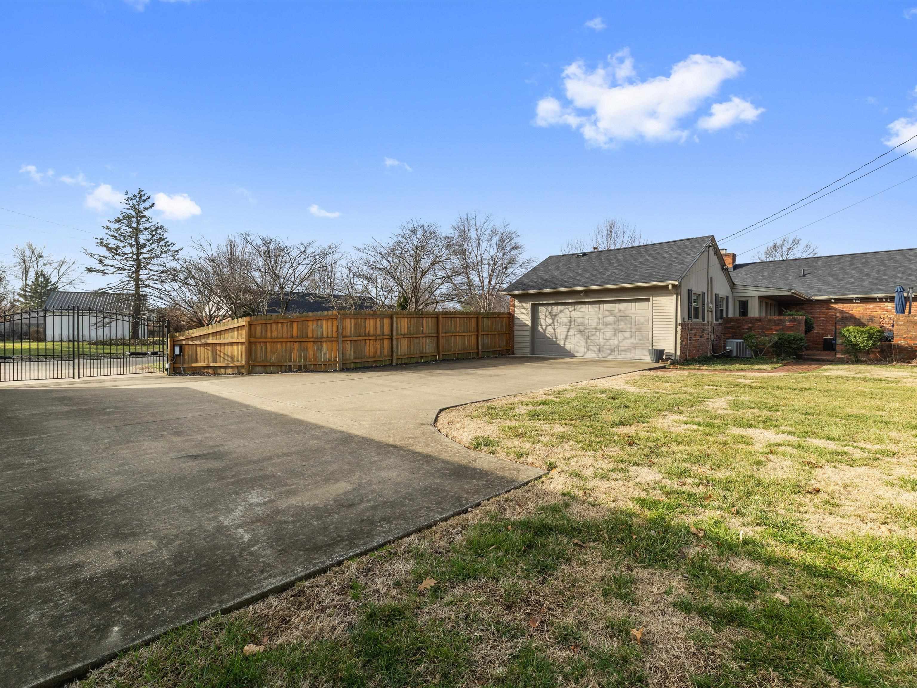 3435 S Griffith Ave