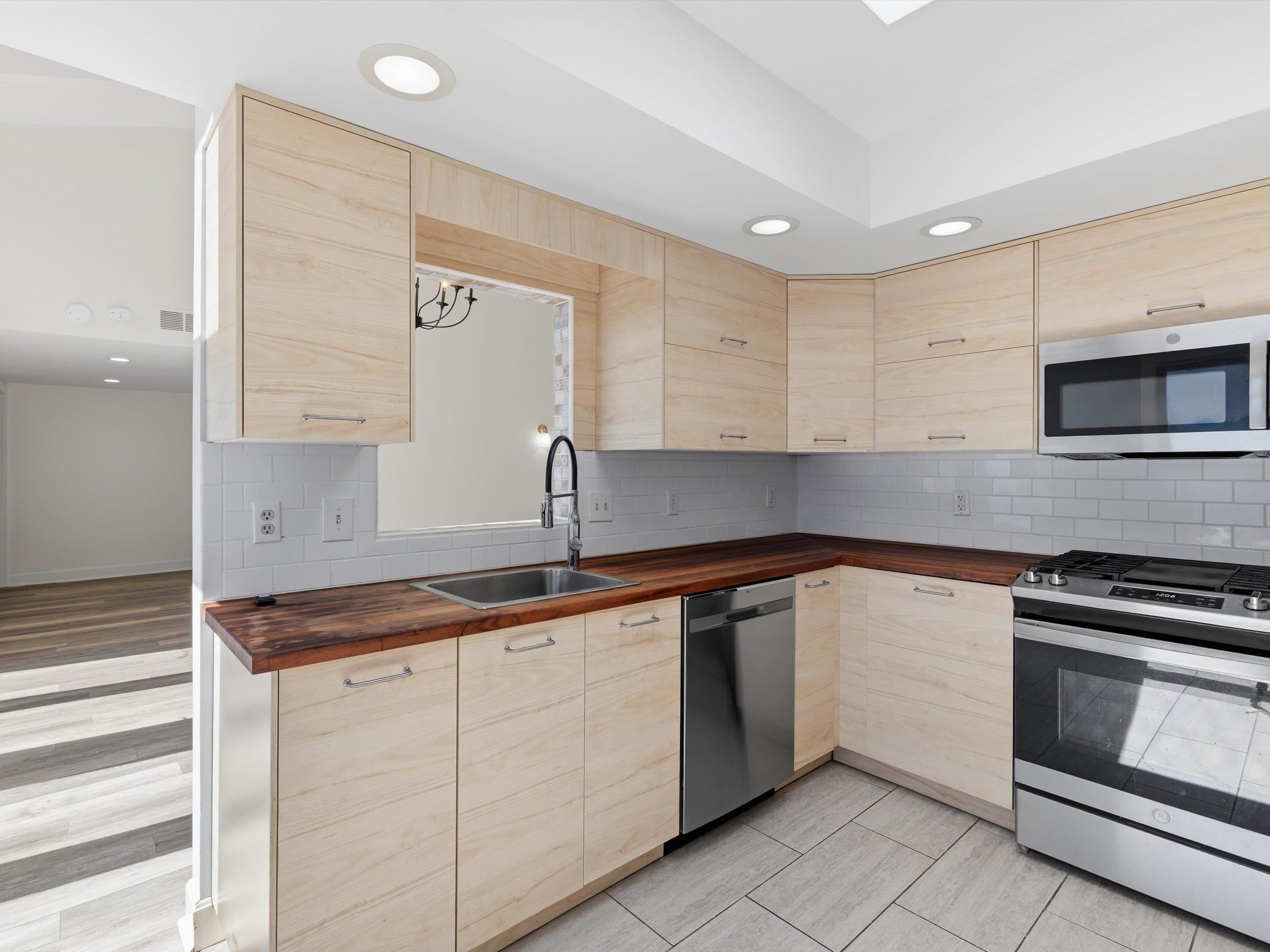 808 Frederica St #6