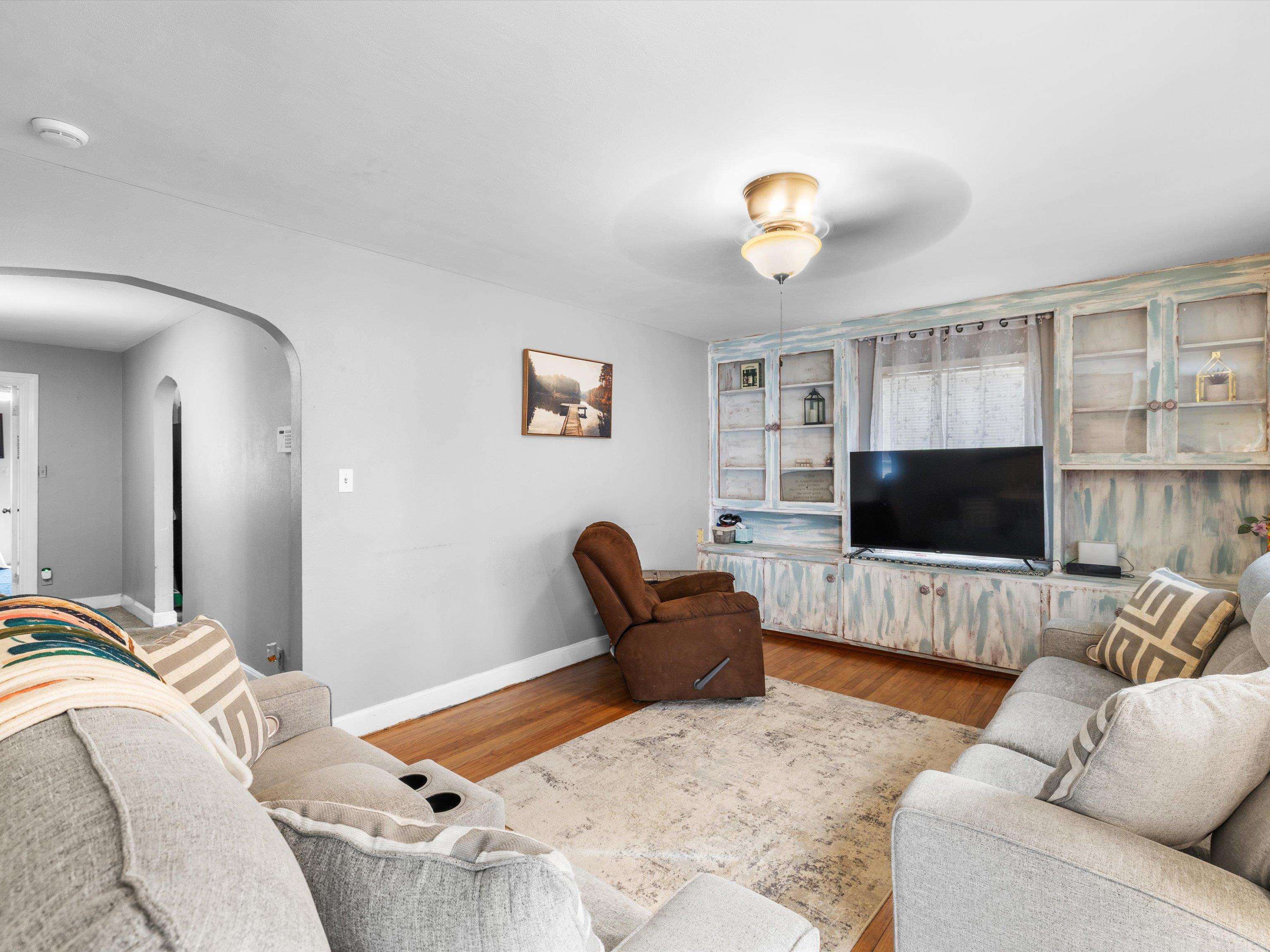 1231 Maple Ave