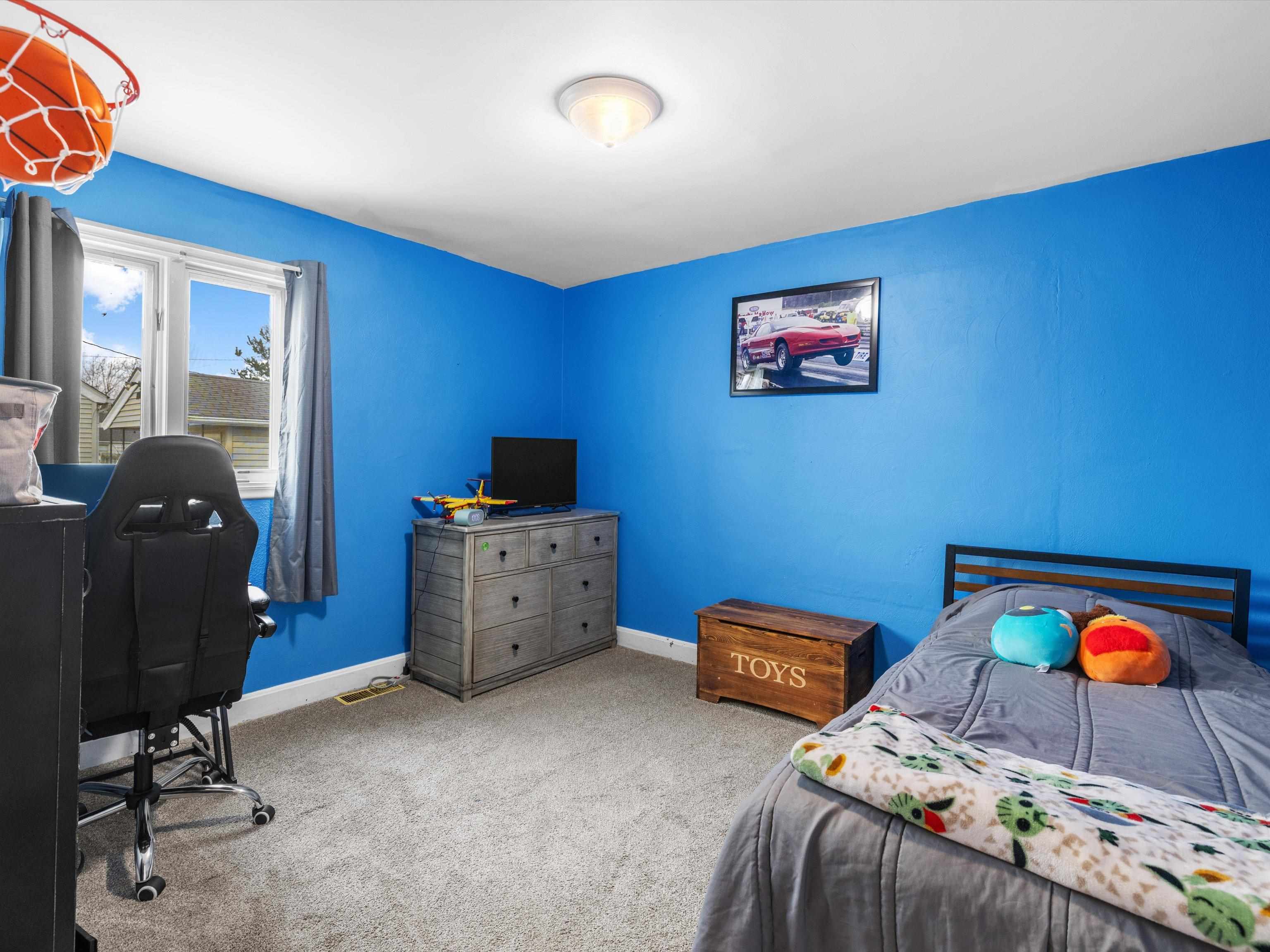 1231 Maple Ave