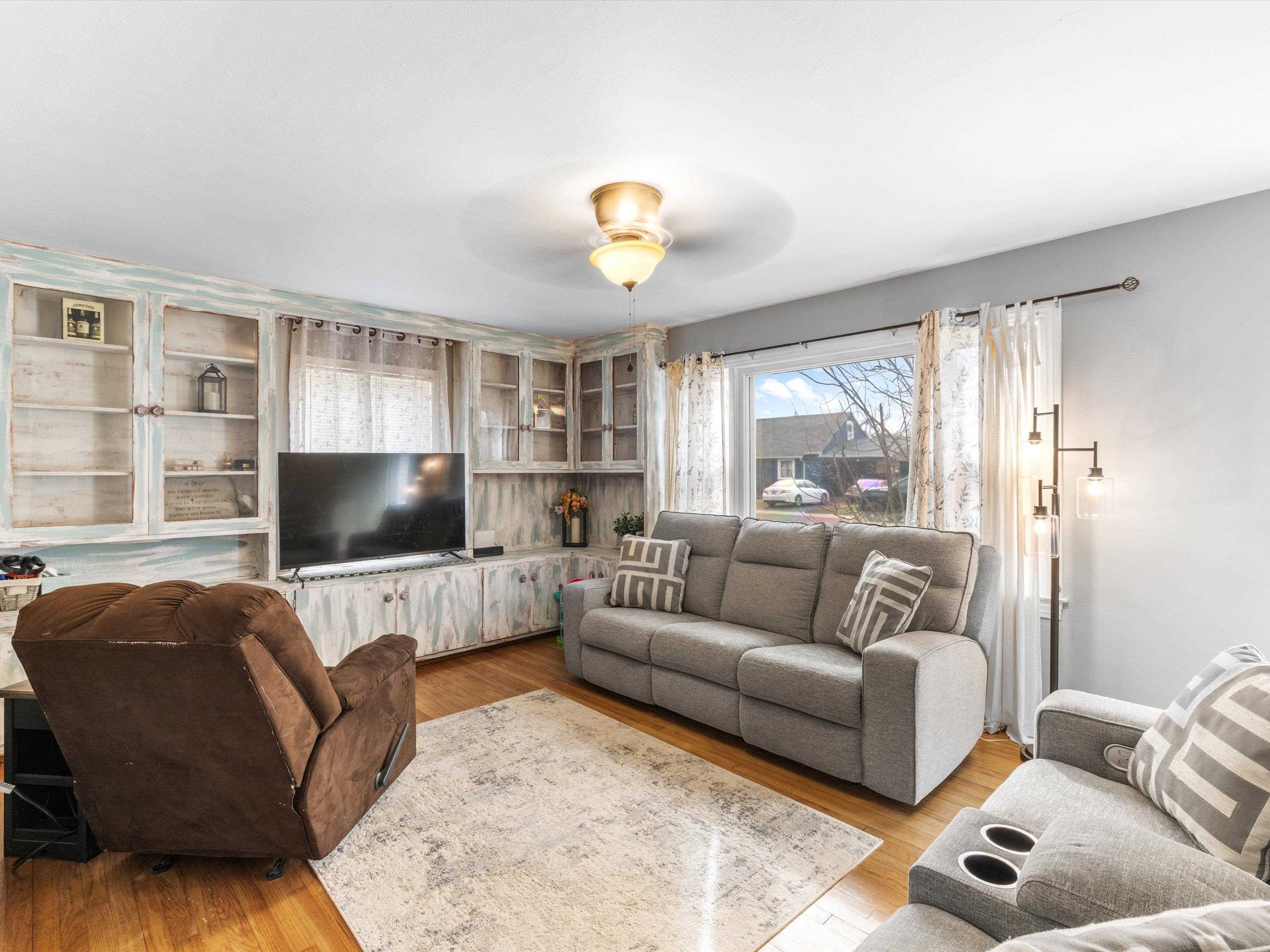 1231 Maple Ave