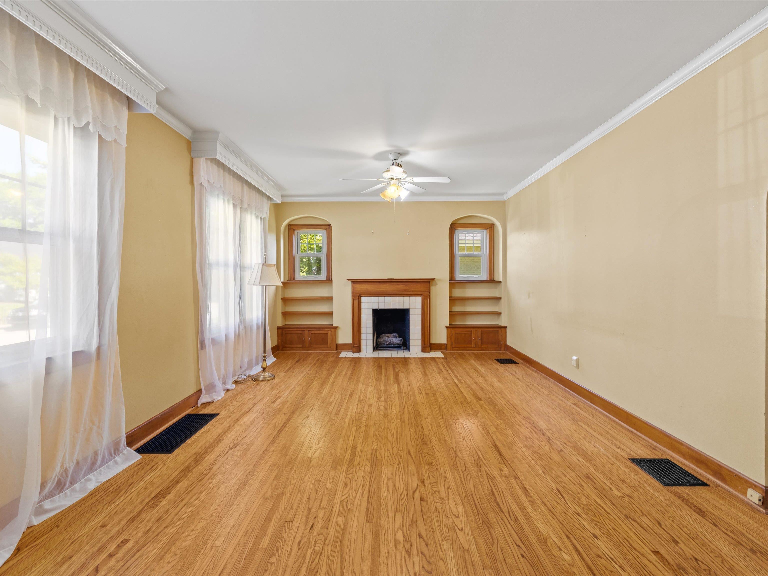 1800 Freeman Ave