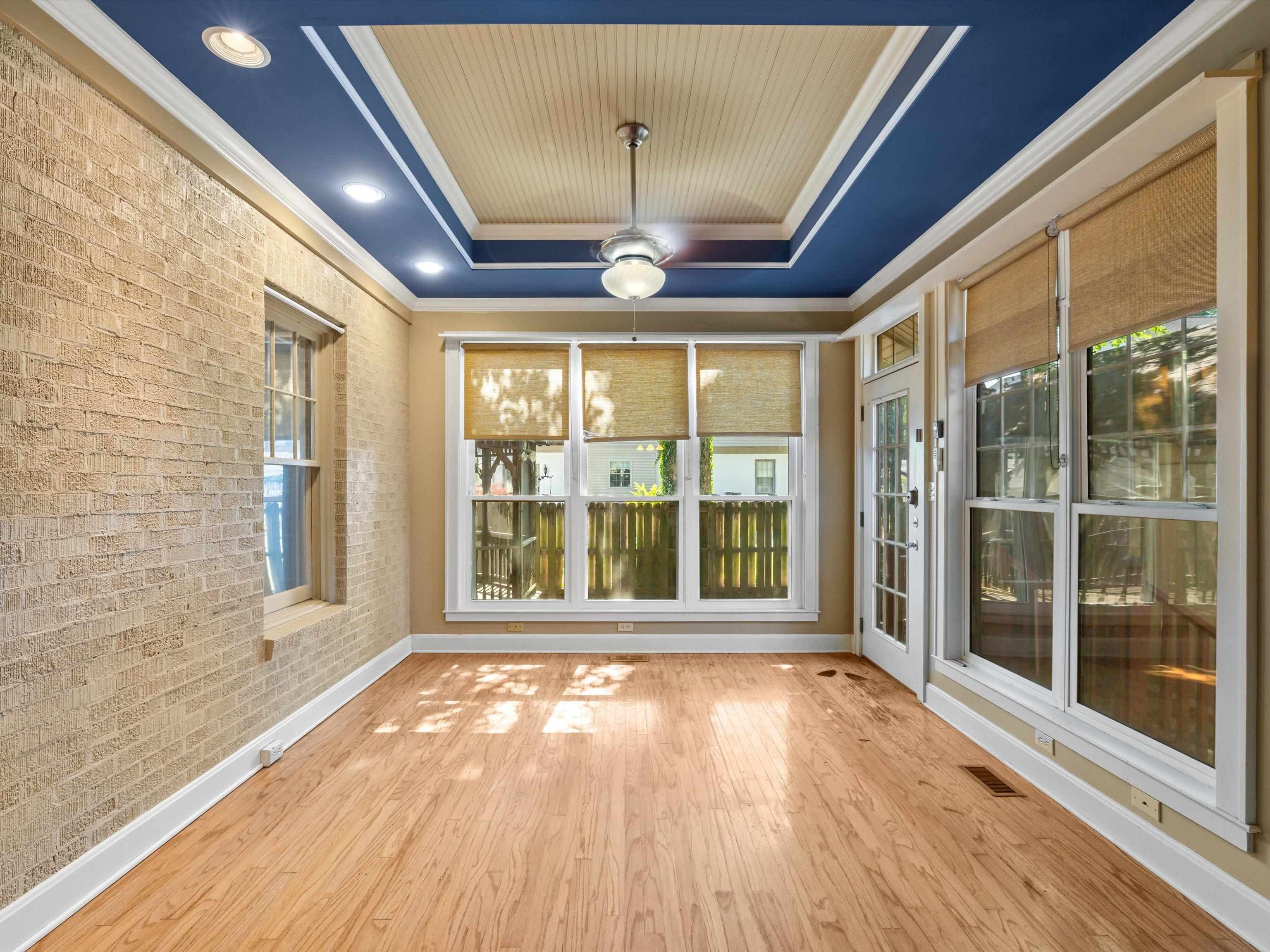 1800 Freeman Ave