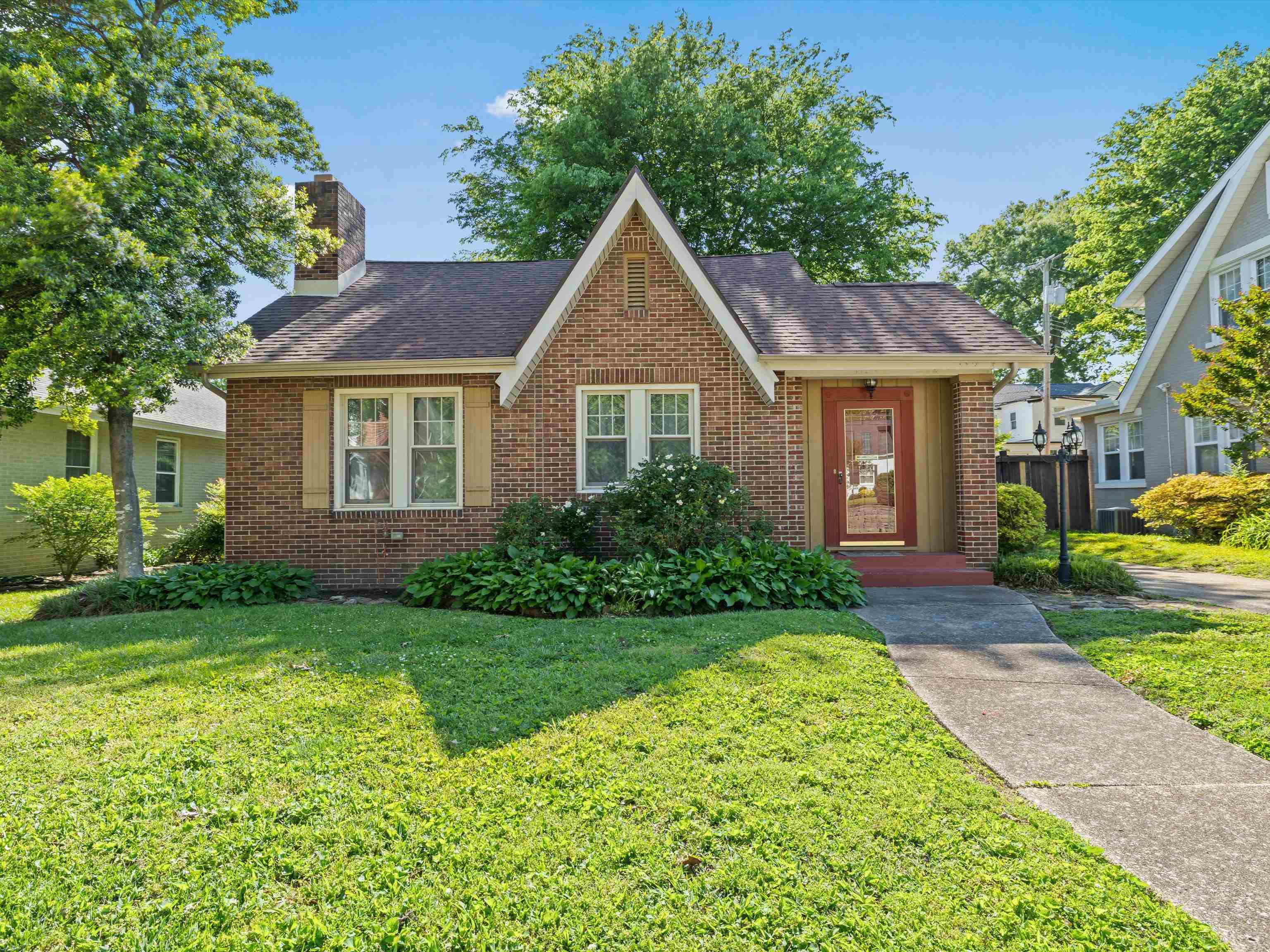 1800 Freeman Ave
