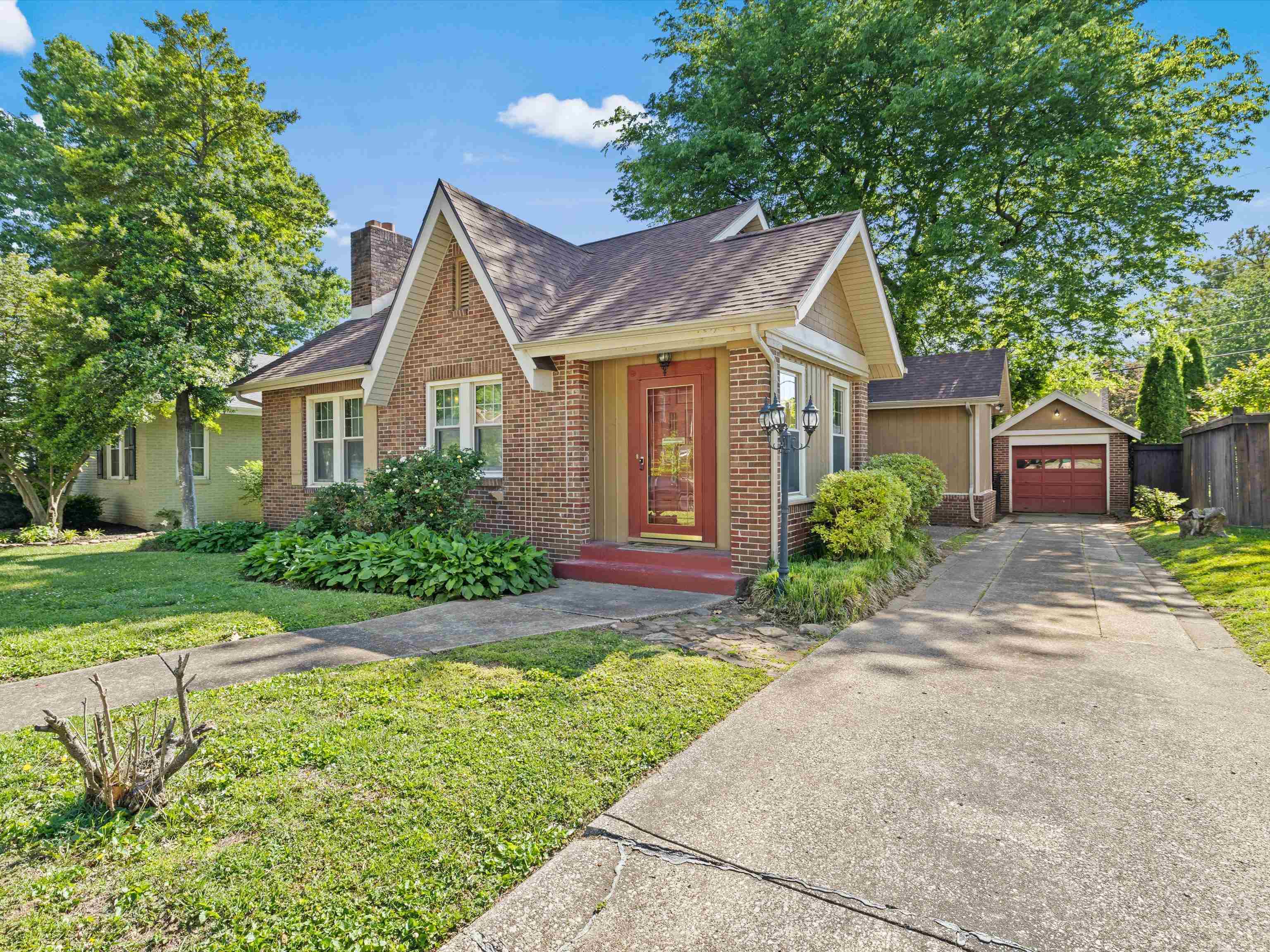 1800 Freeman Ave