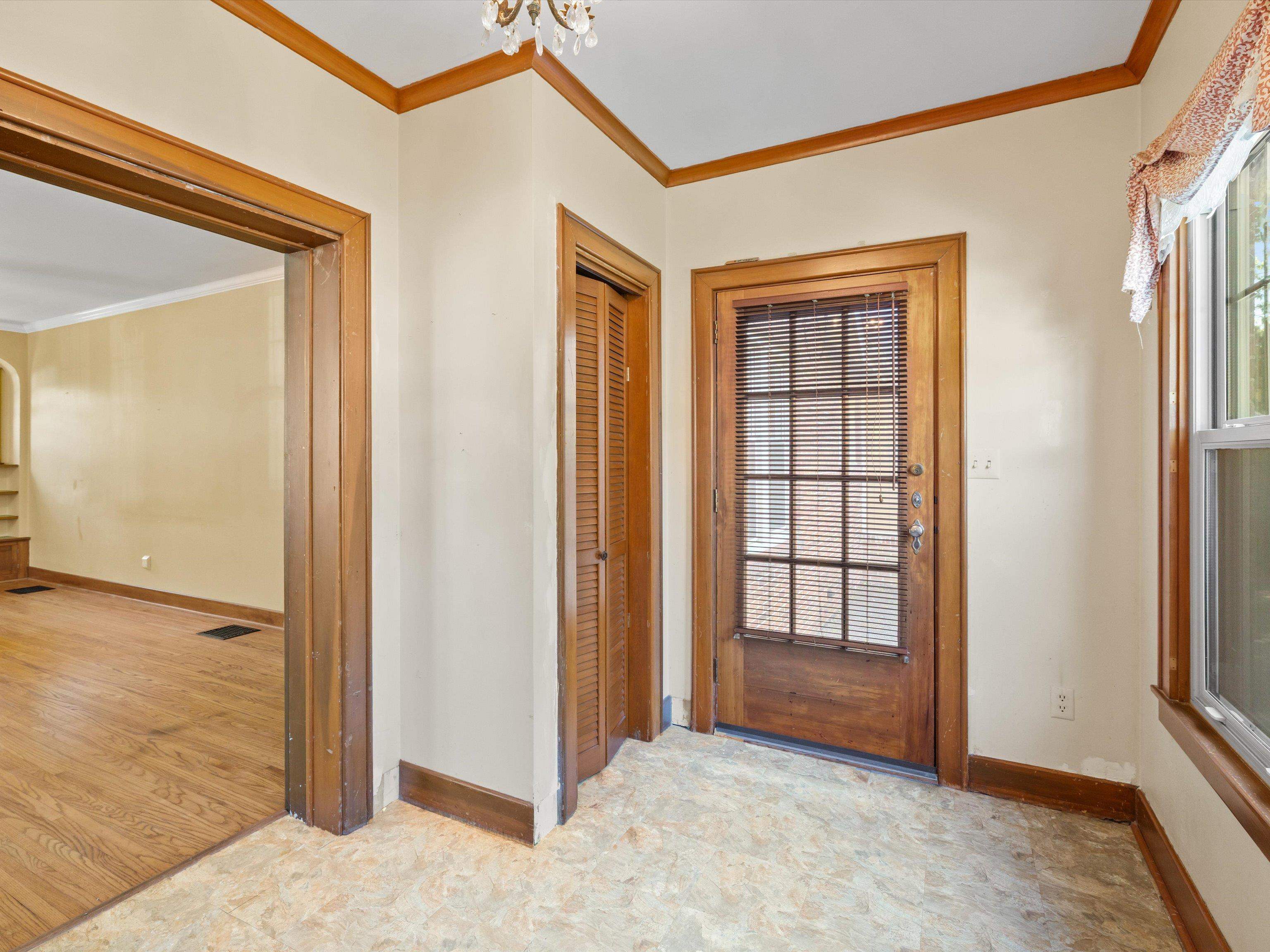 1800 Freeman Ave