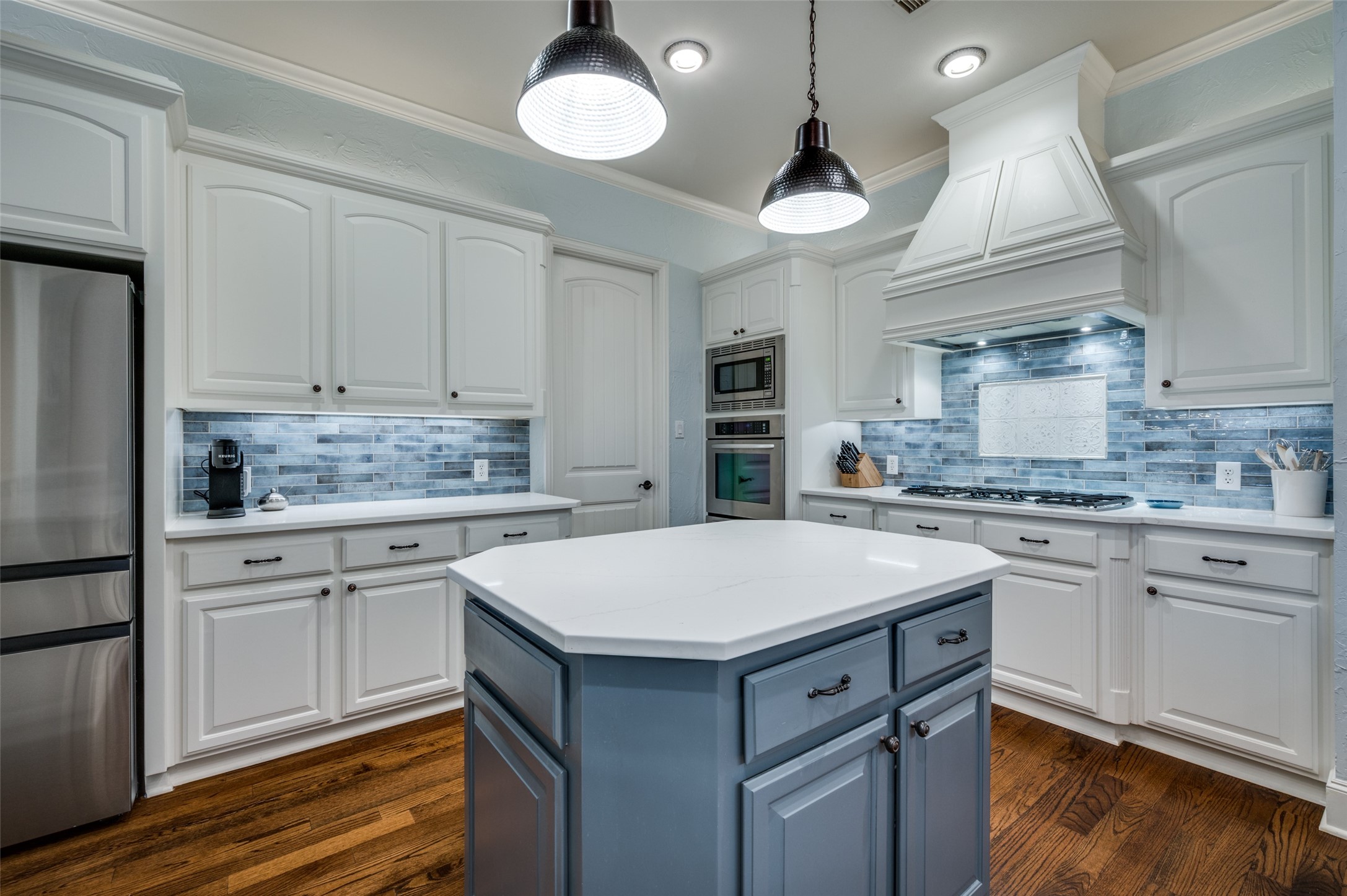 1721 WINDY HILL Lane