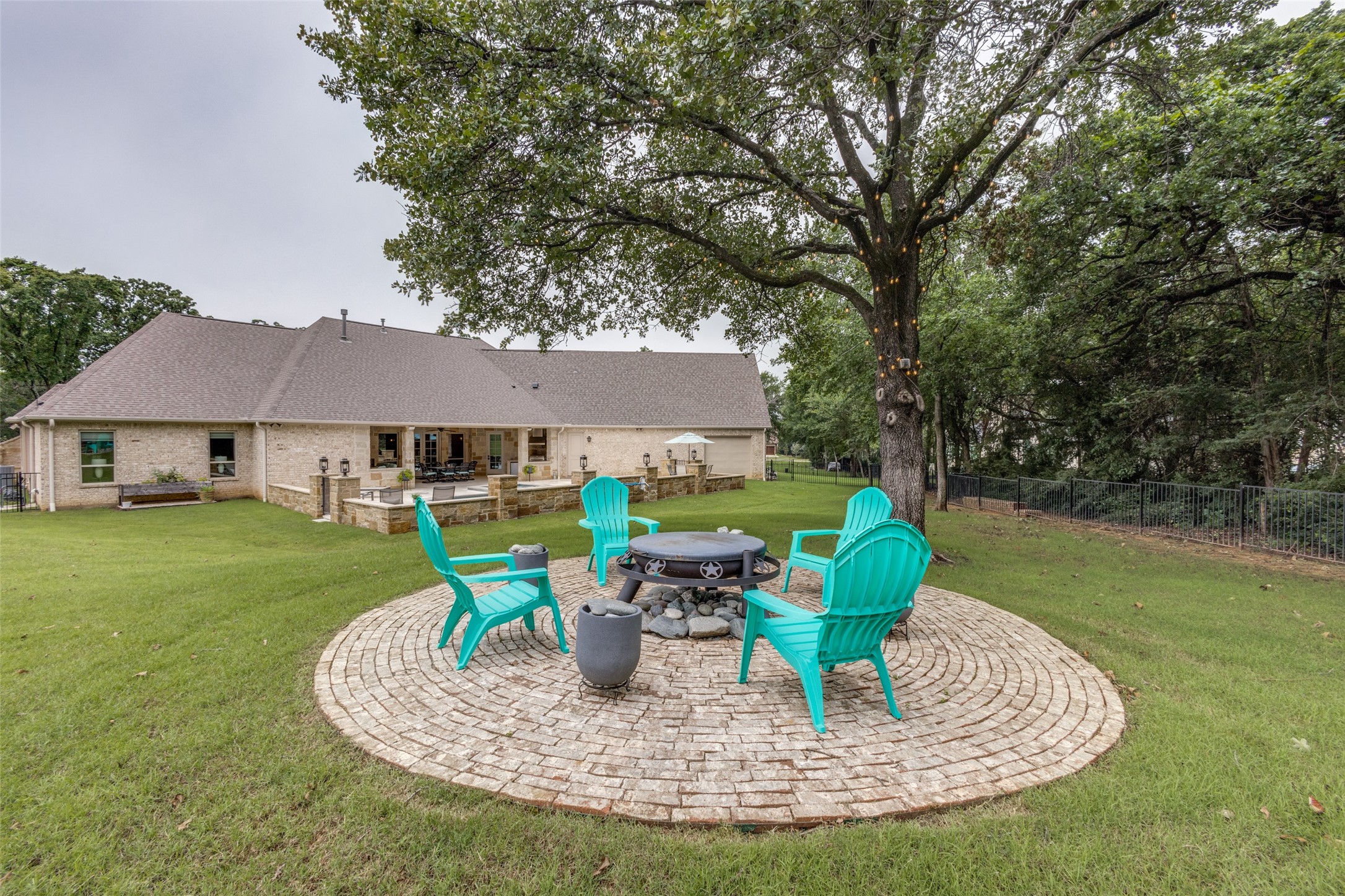 400 W Waters Edge Way