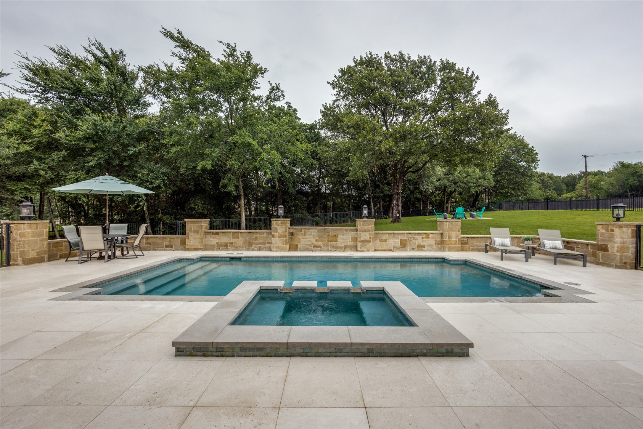 400 W Waters Edge Way