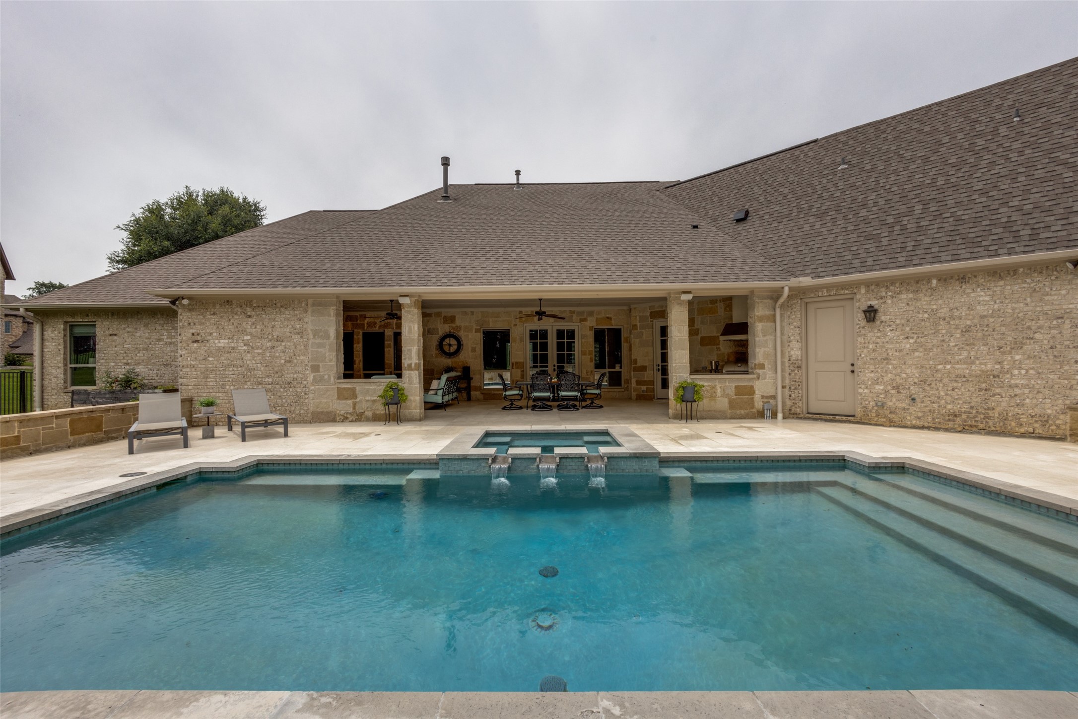 400 W Waters Edge Way