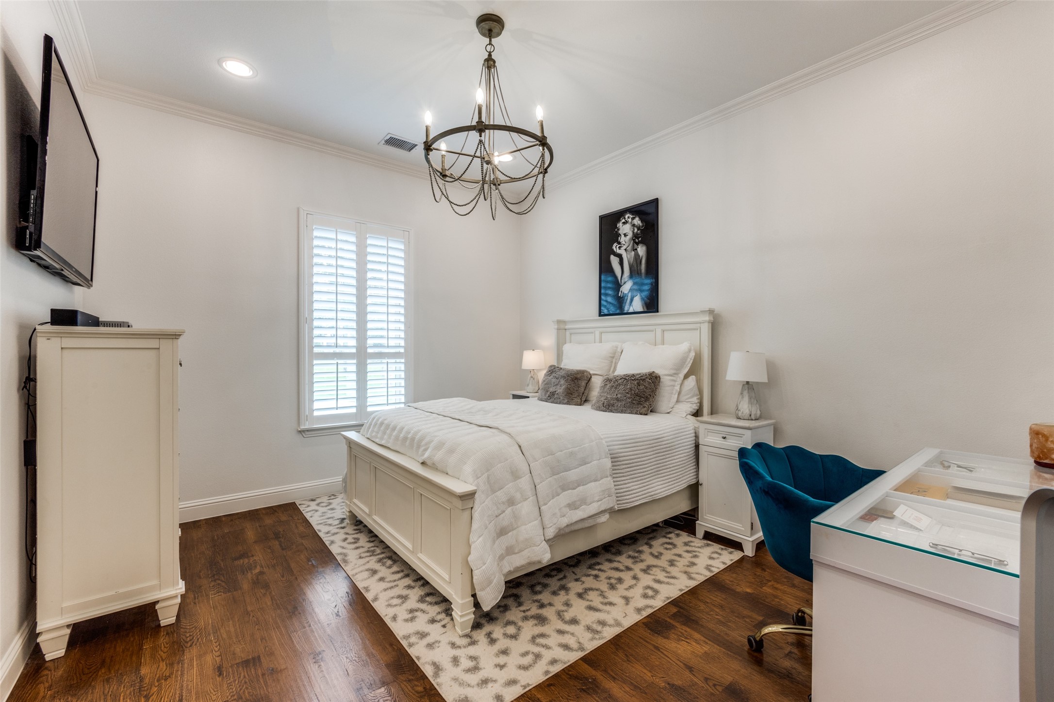 400 W Waters Edge Way