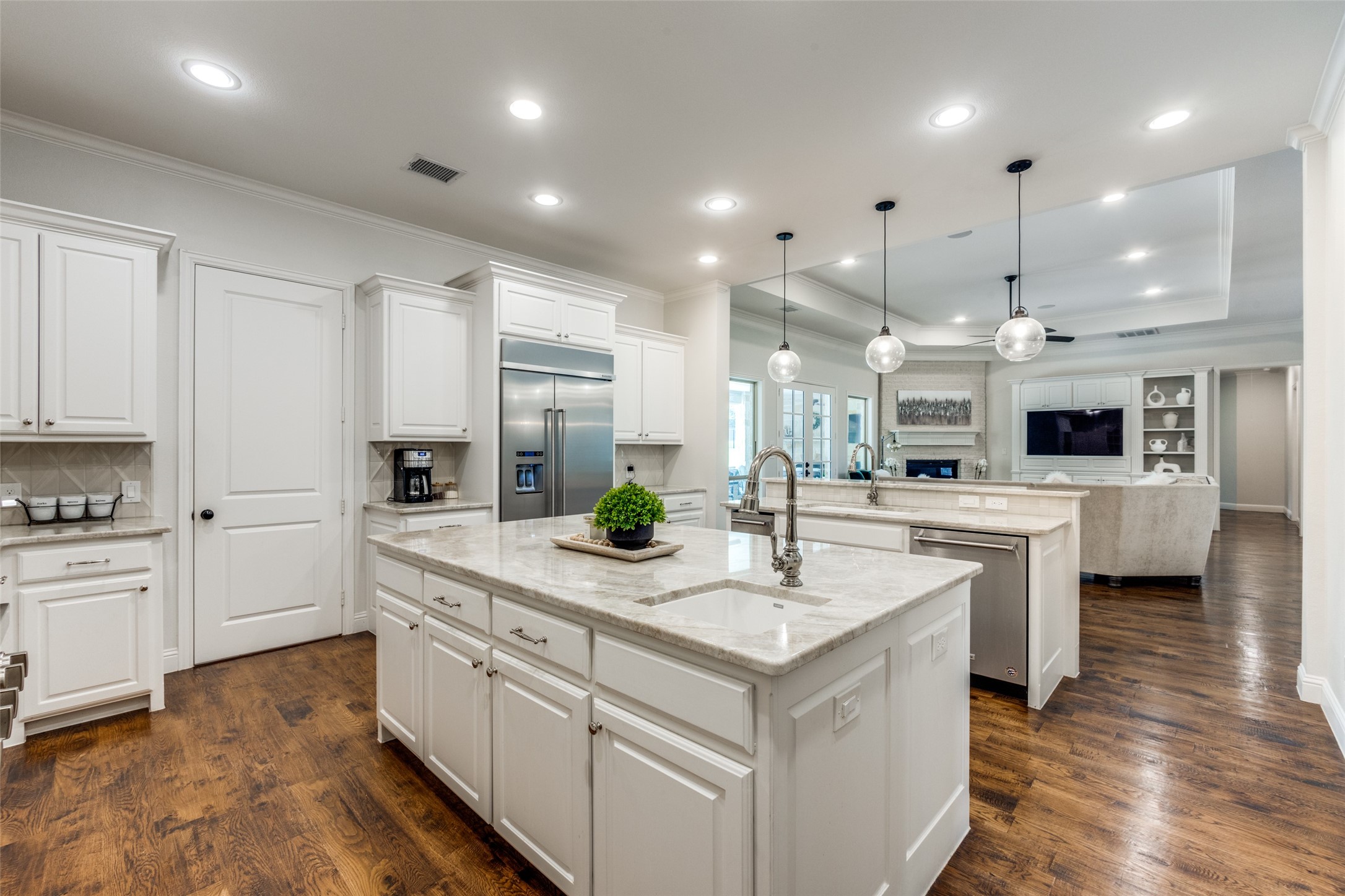 400 W Waters Edge Way