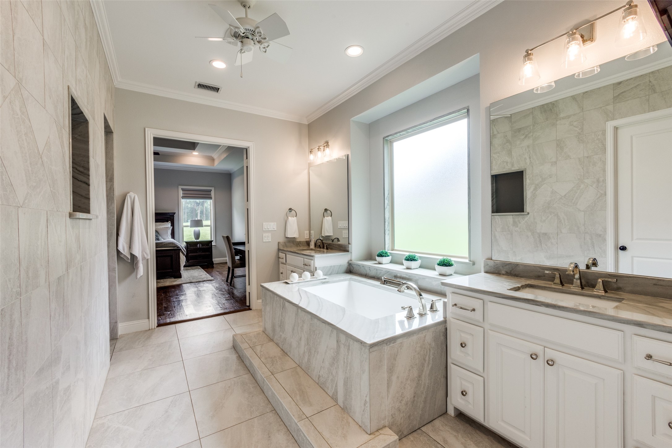 400 W Waters Edge Way