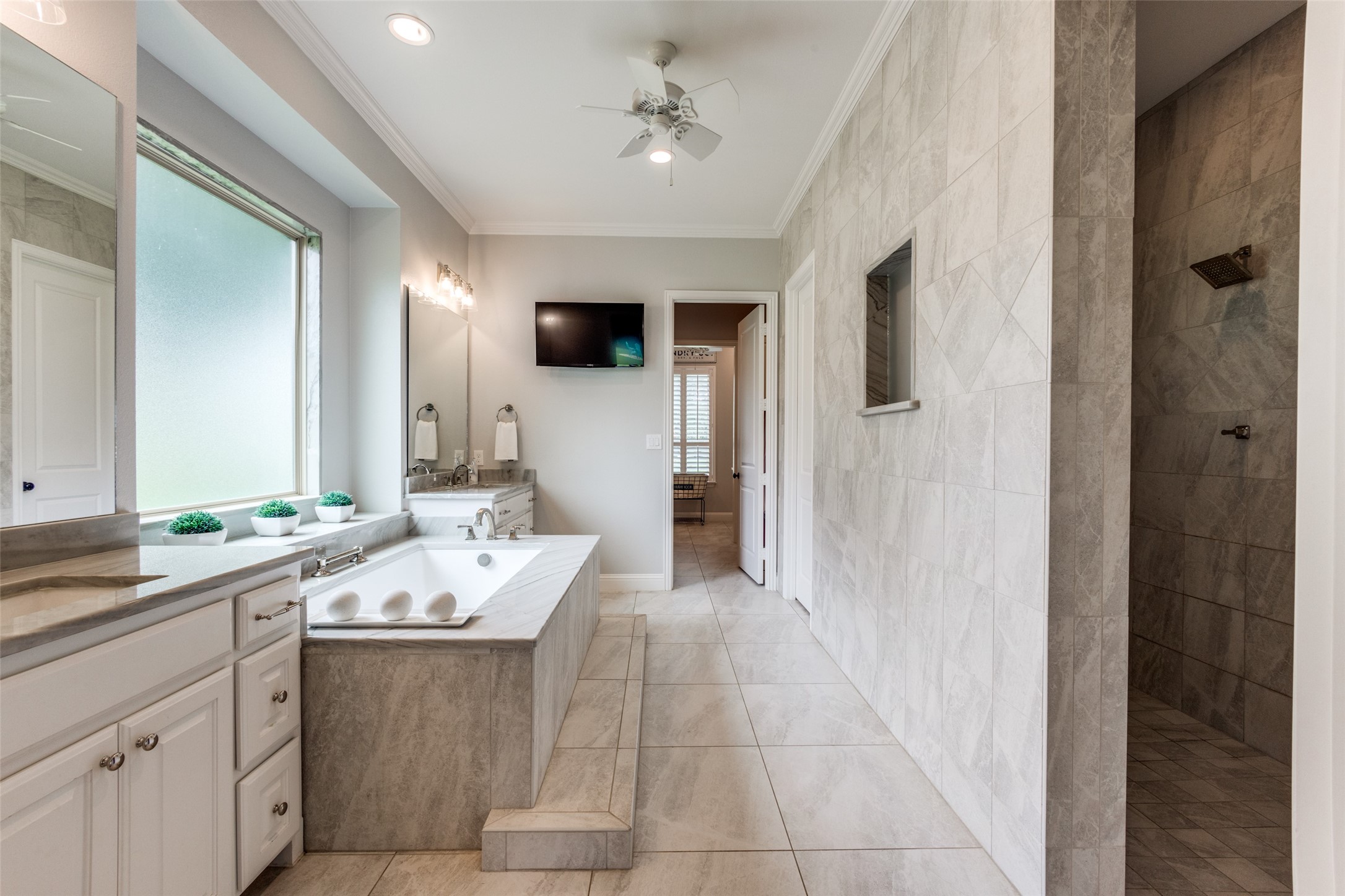 400 W Waters Edge Way