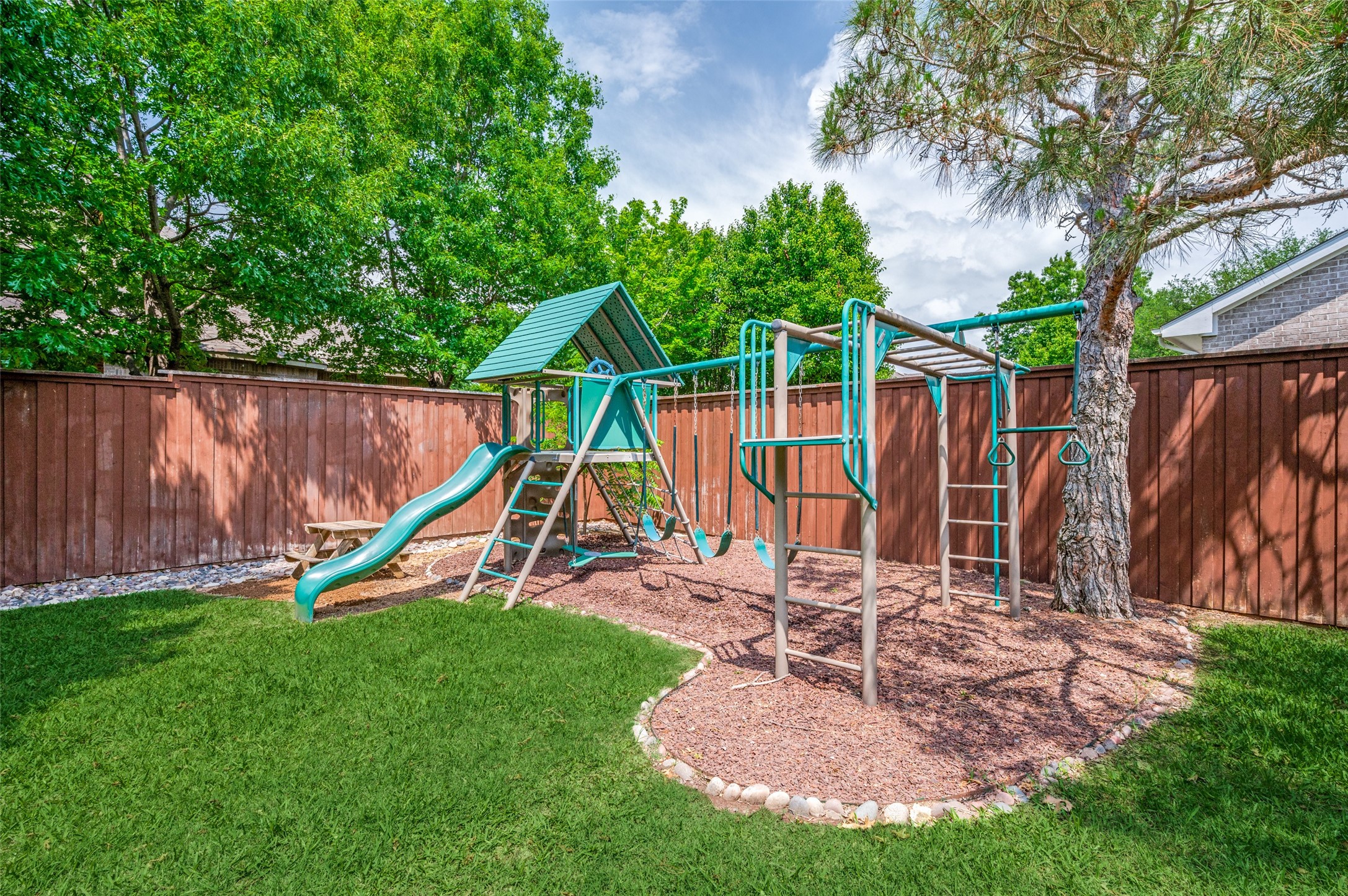 881 WILLOWMIST Drive
