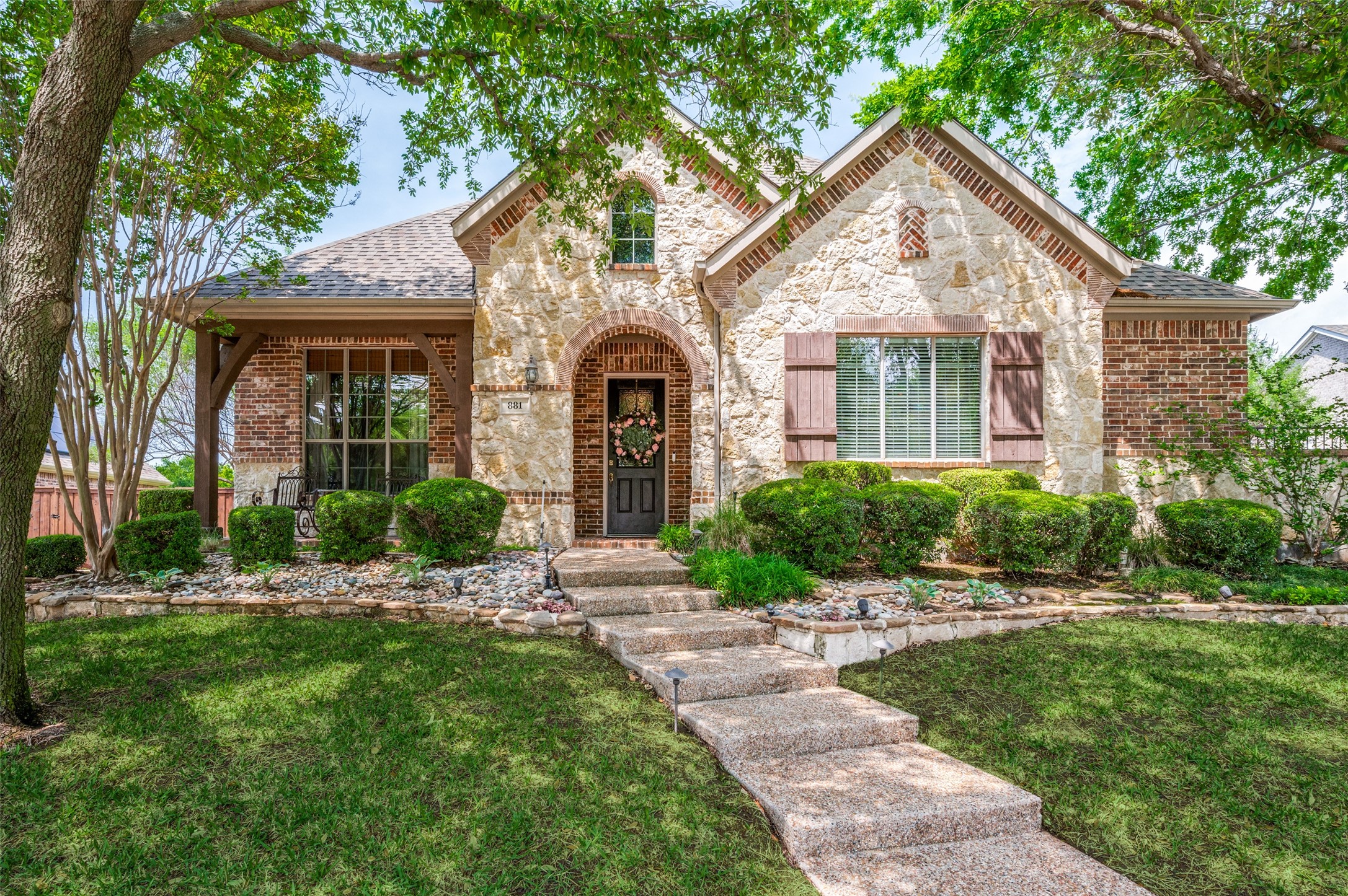 881 WILLOWMIST Drive